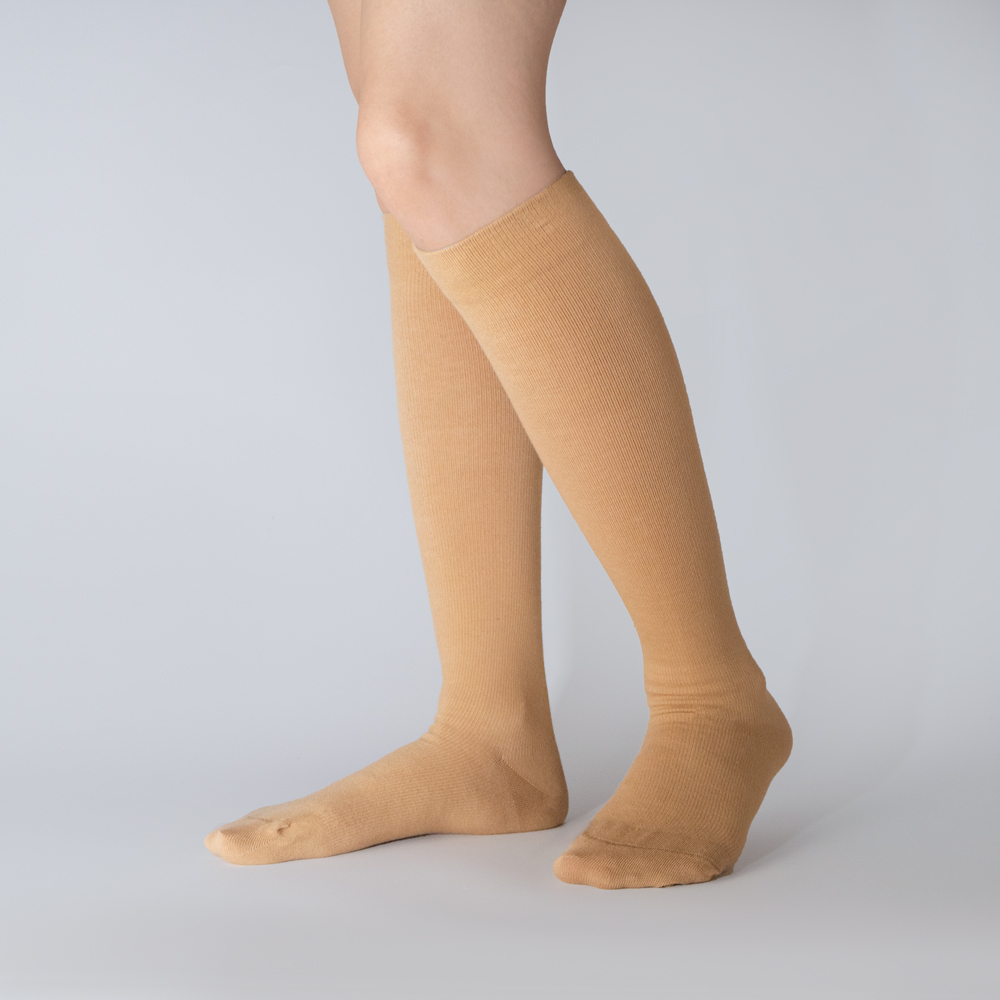 素· 只有膚｜沒有設計師款．壓力及膝襪