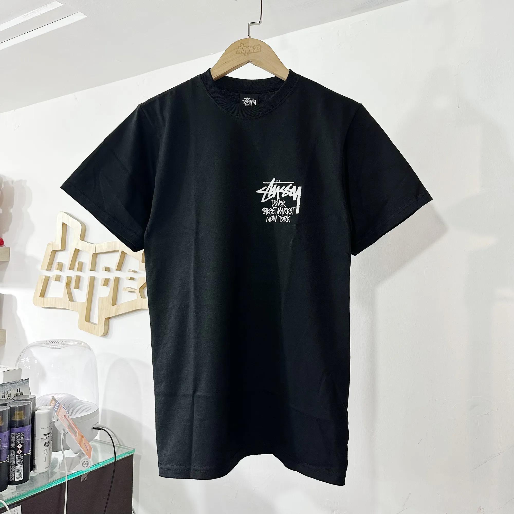 STUSSY AW24 DSM NEW YORK TEE BLACK