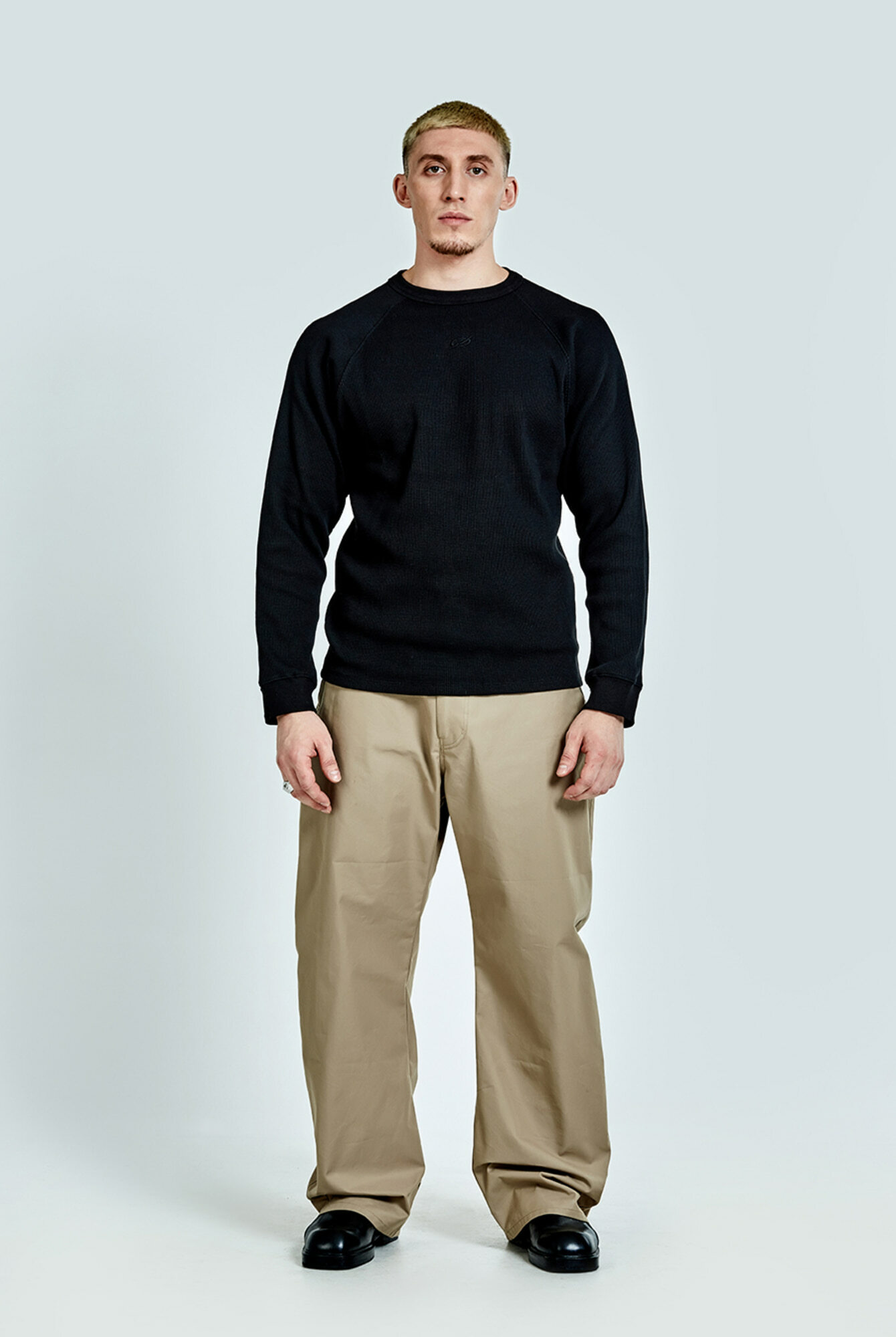 方格紋理刺繡長袖上衣－黑