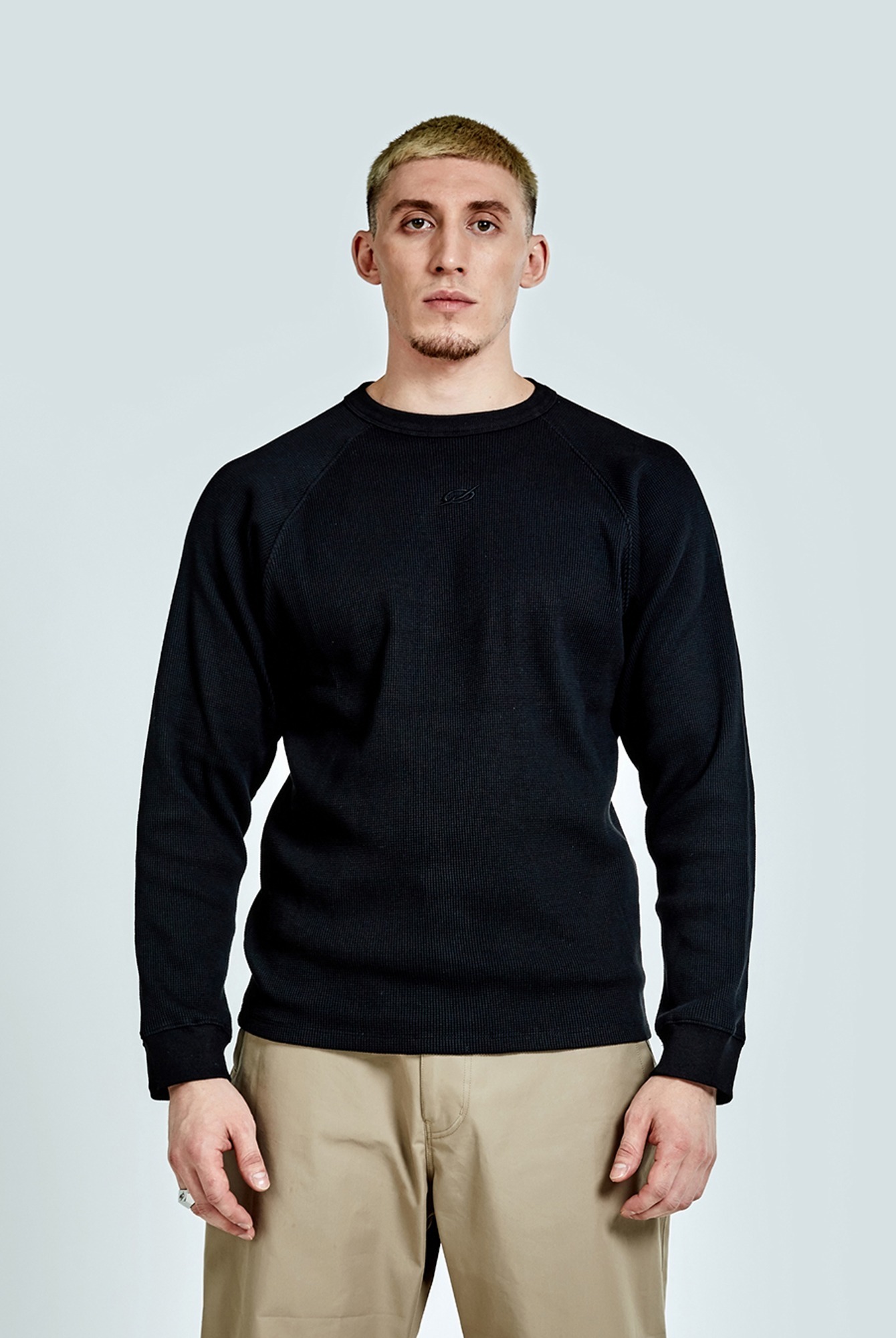 方格紋理刺繡長袖上衣－黑