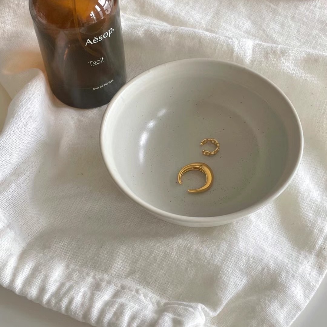 尋覓很久的霧面耳骨夾