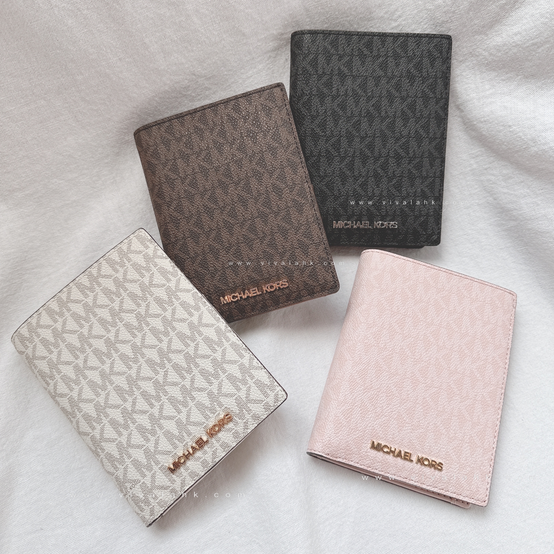 Michael Kors - Logo Passport Wallet (35F2GTVN2B)