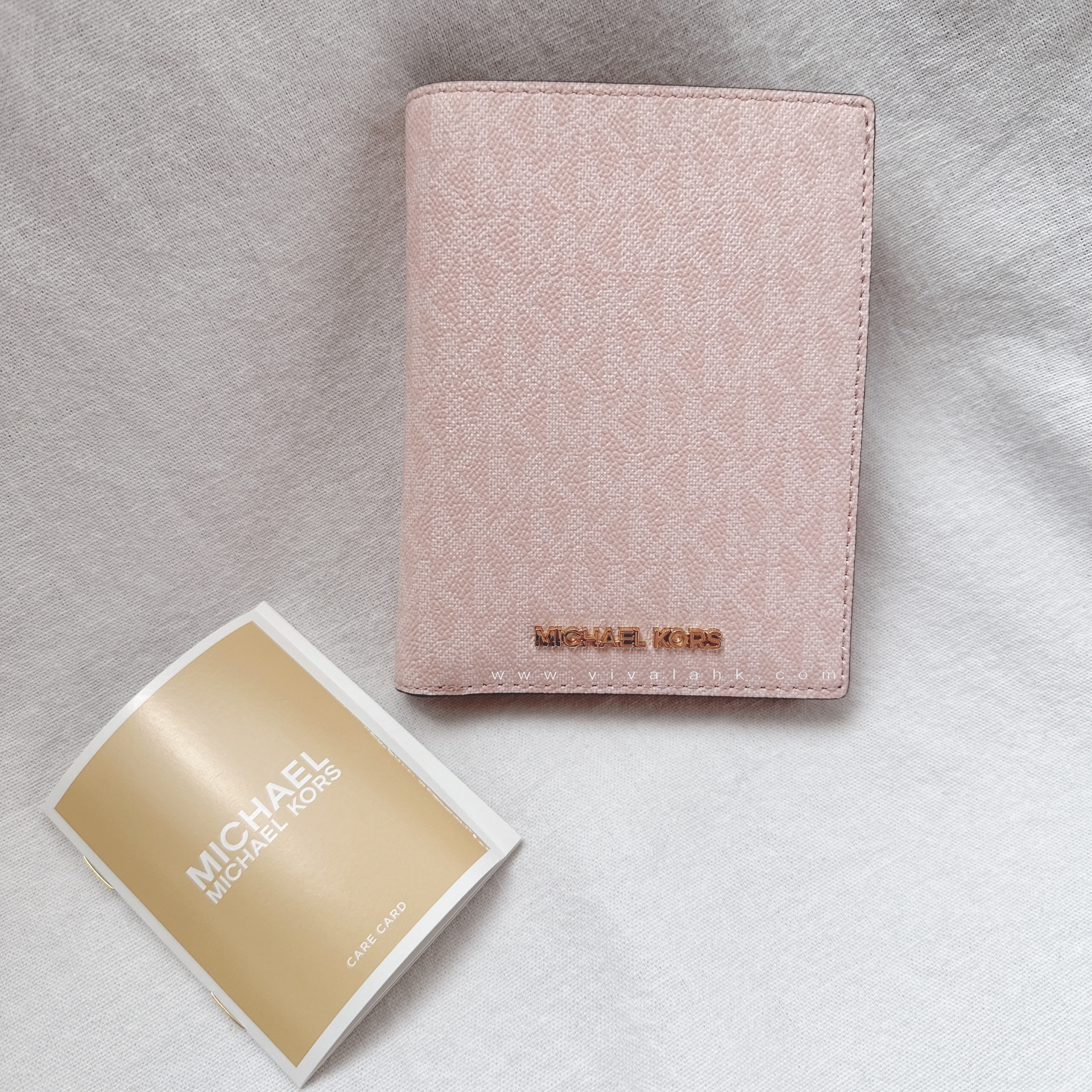 Michael Kors - Logo Passport Wallet (35F2GTVN2B)