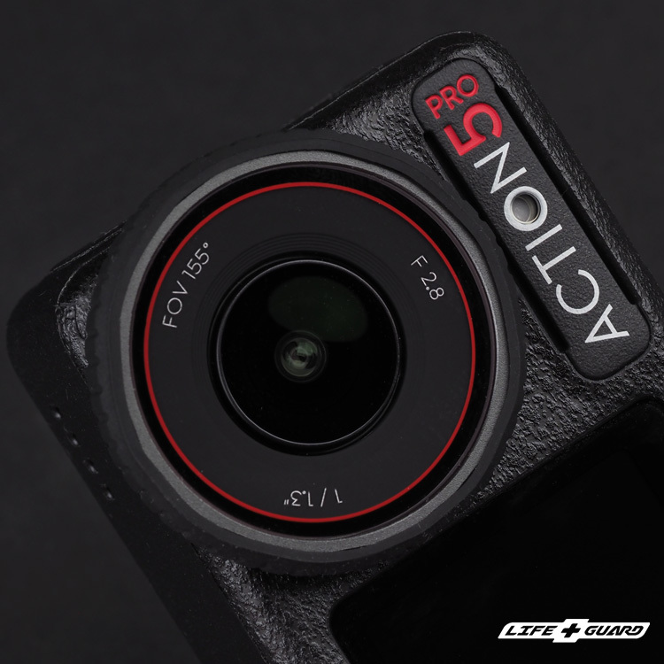 LIFE+GUARD 相機貼膜安裝示意，適用 DJI Osmo Action 5 Pro
