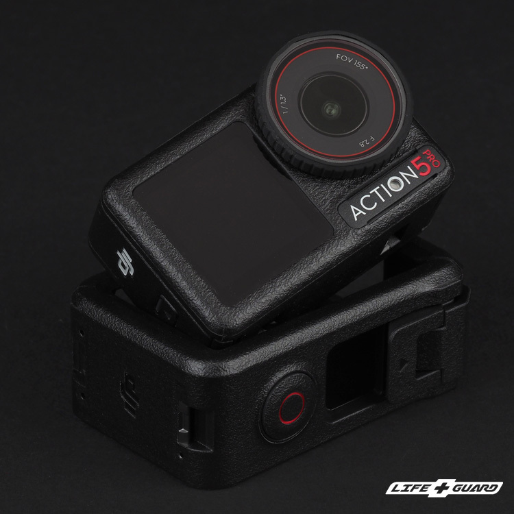LIFE+GUARD 相機貼膜安裝示意，適用 DJI Osmo Action 5 Pro