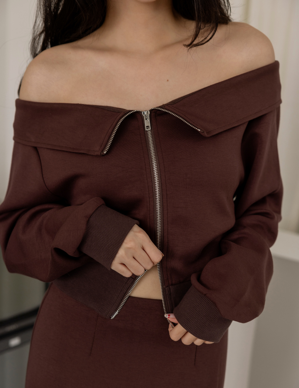 棉質反折一字領拉鏈上衣