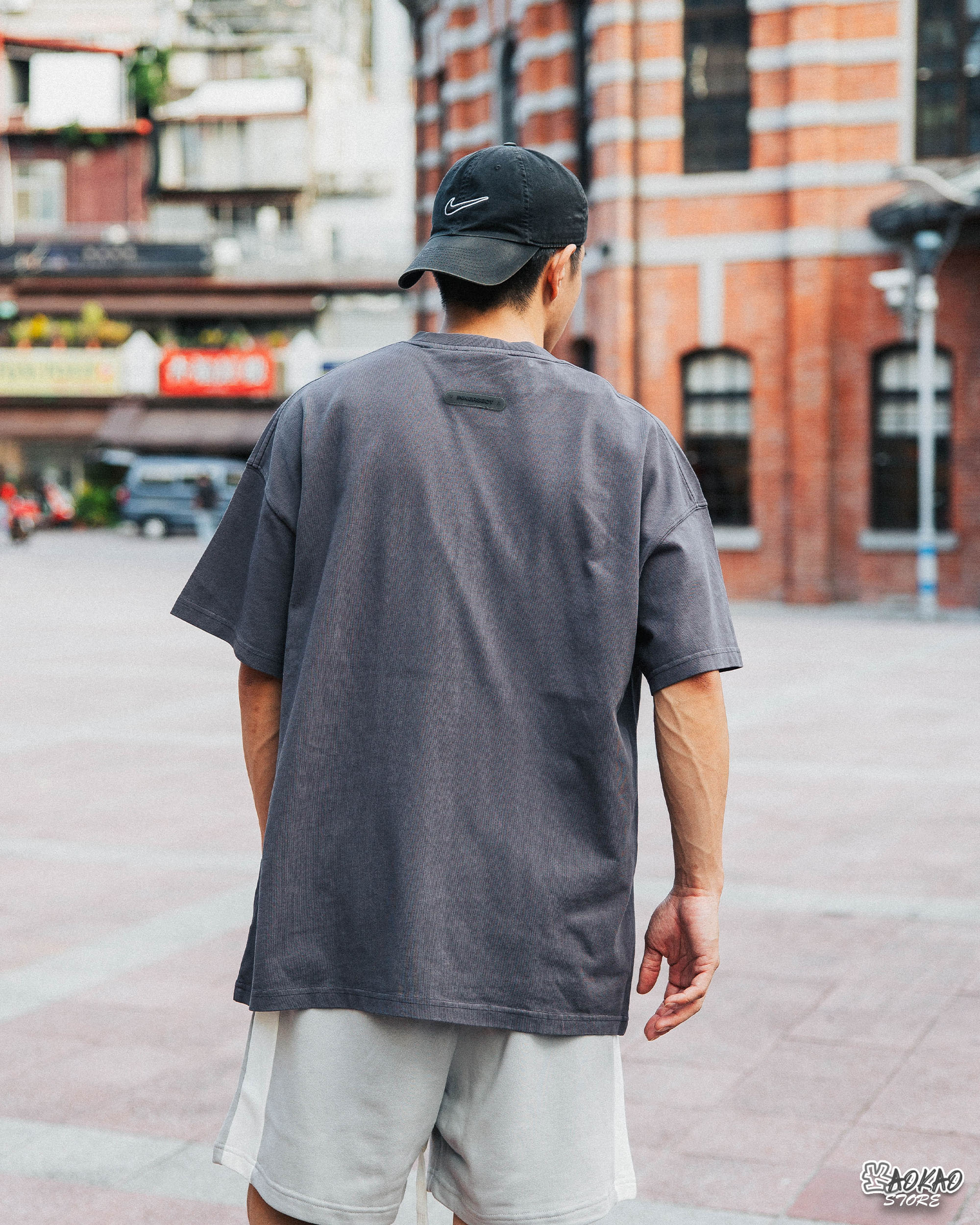 INNERSECT 三生萬物 大LOGO THREE簡約字母 純色 短T【INN24SSTTE099】