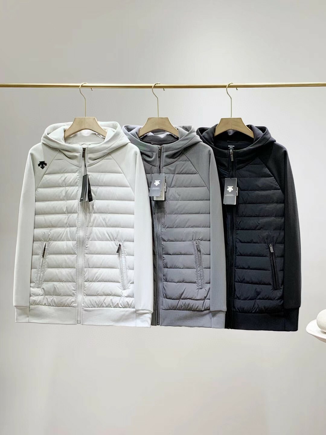 Des*cente 男裝超輕橫骨羽絨外套-2401679