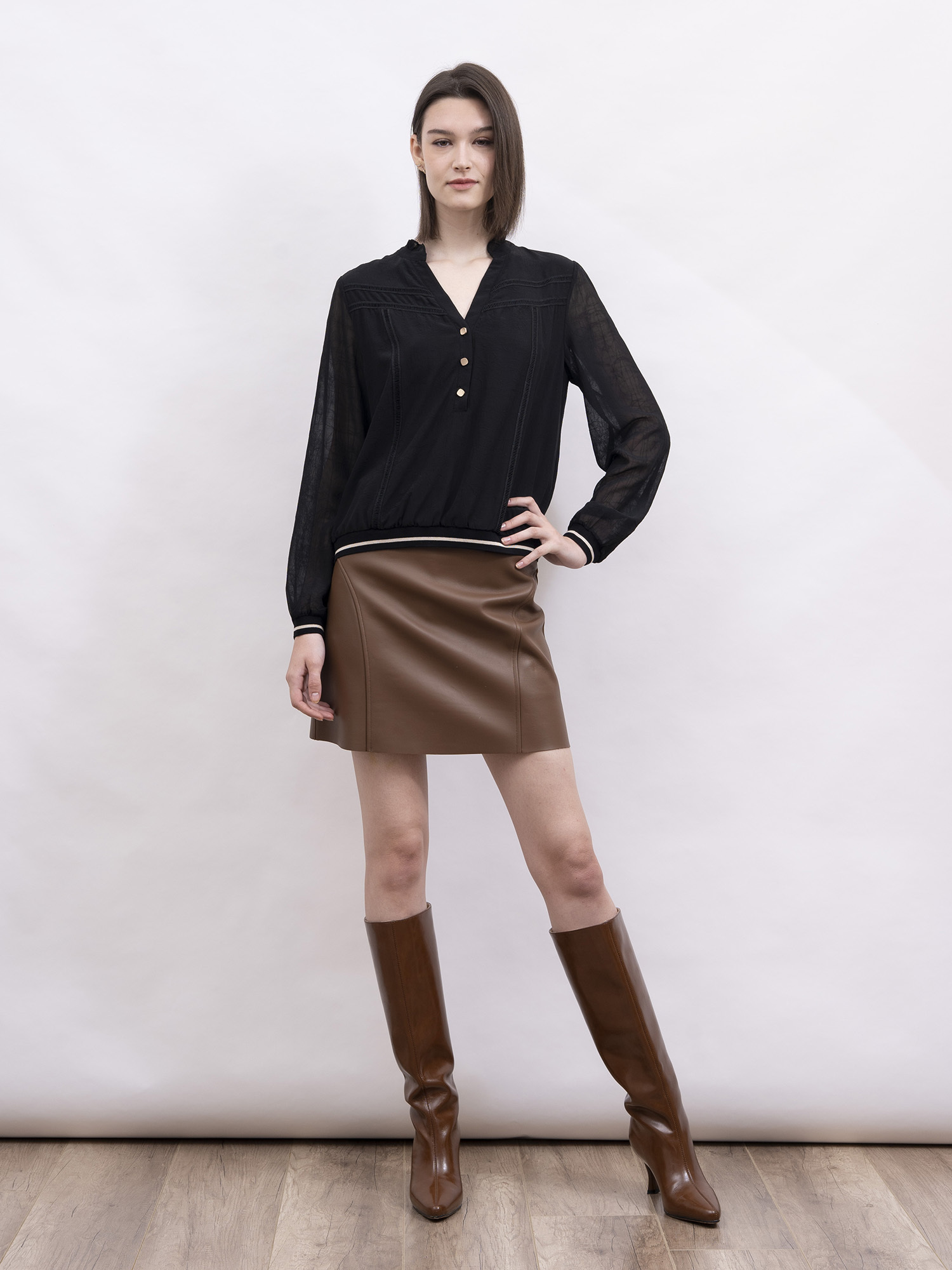 mi-tu 荷葉邊V領上衣