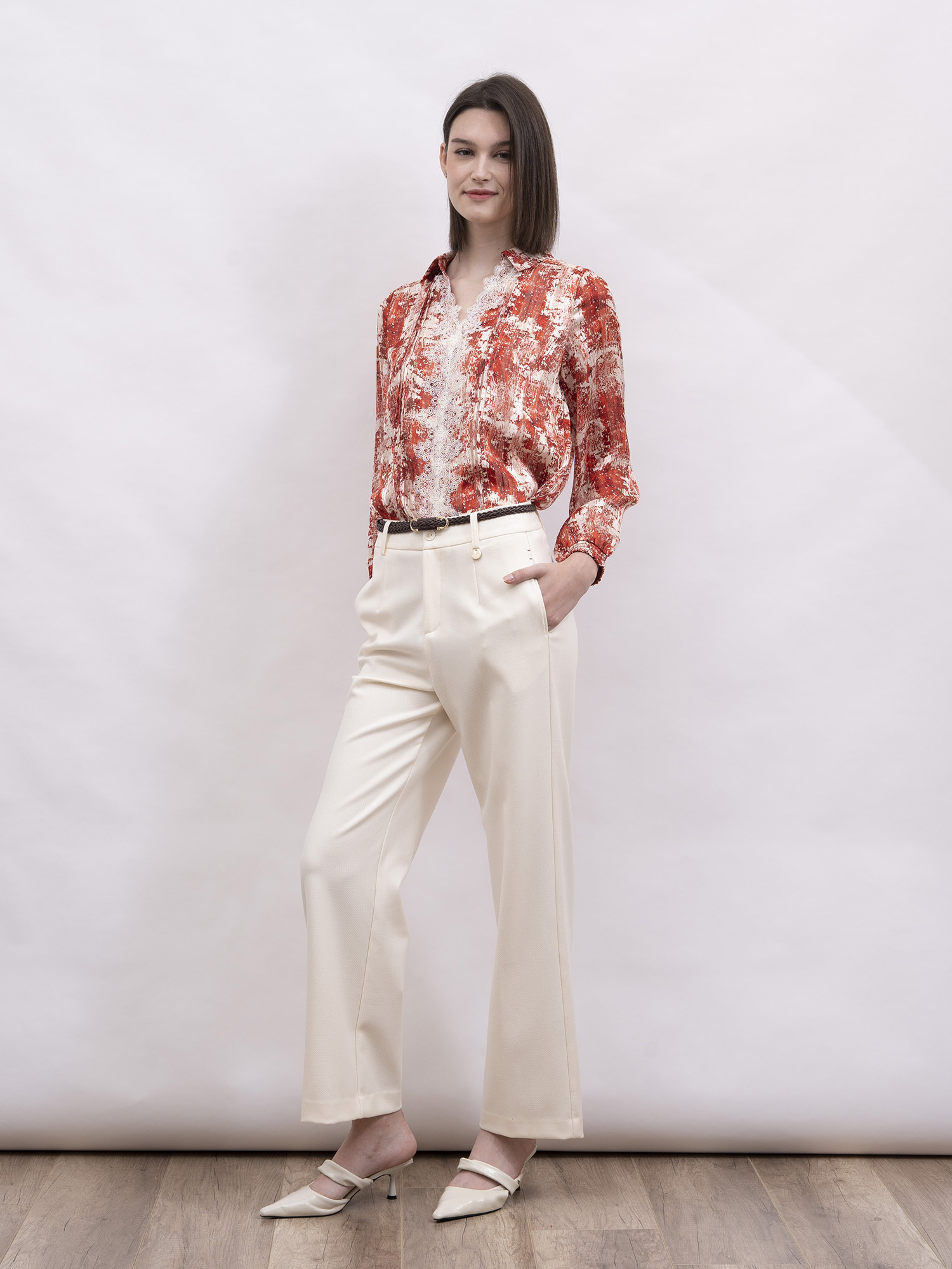 mi-tu 印花拼蕾絲V領上衣