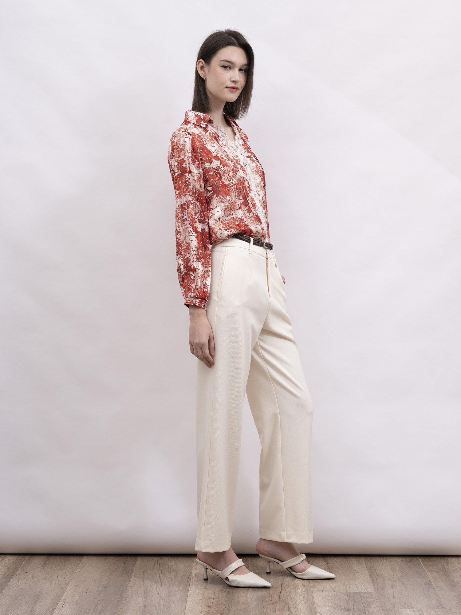 mi-tu 印花拼蕾絲V領上衣