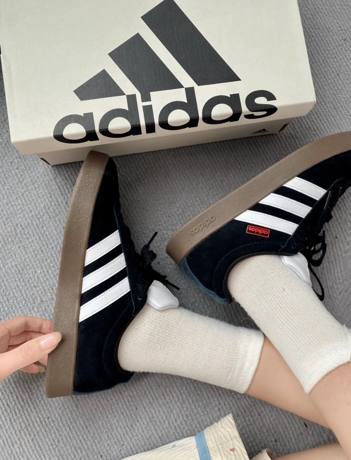 Adidas Neo VL Court 黑白色 麂皮 復古 焦糖底 板鞋 小Samba T頭鞋 HQ1801 JS3004/預購