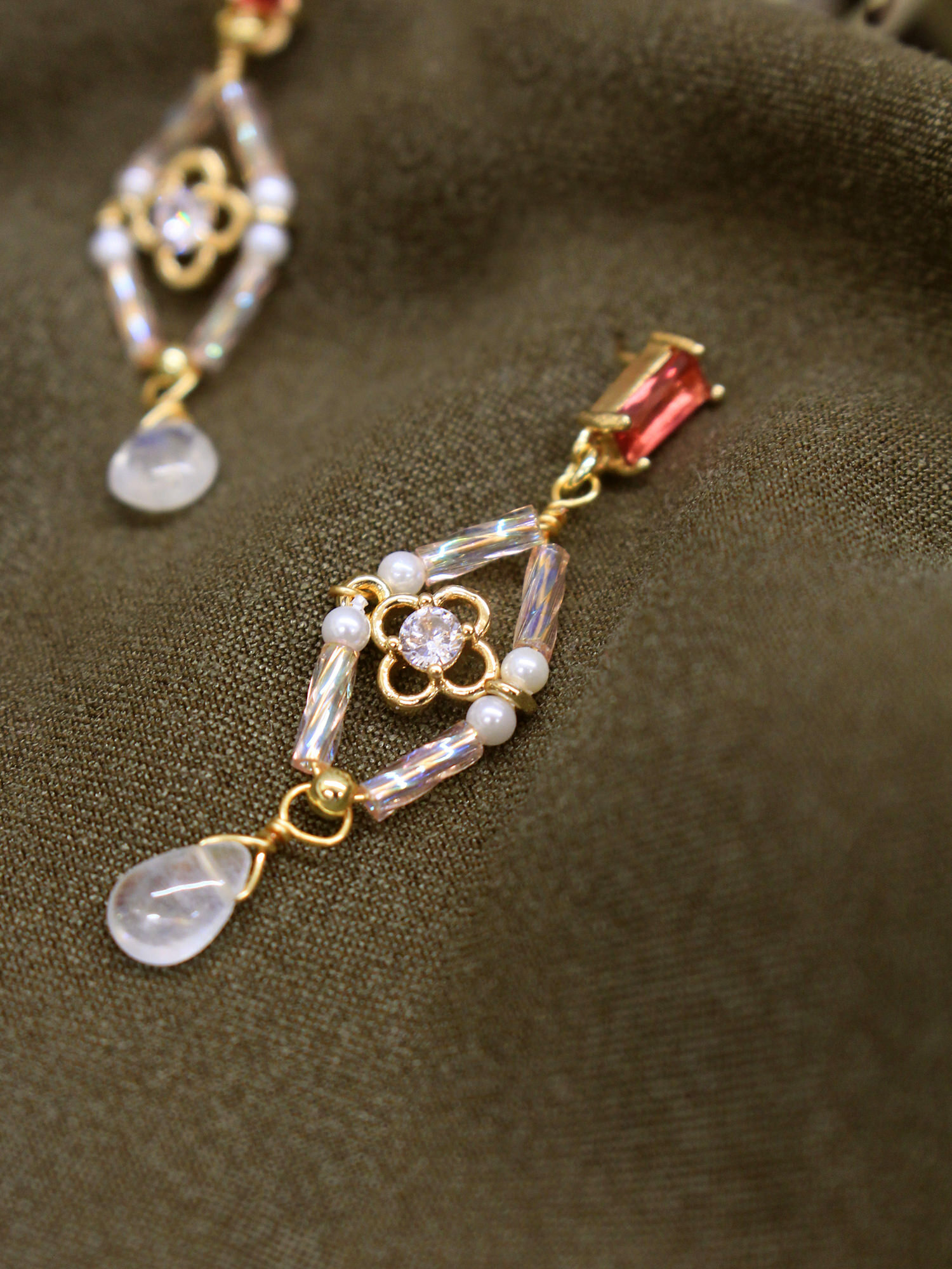 梅子酒。MUCHAT手作14KGP月光石水滴鋯石純銀針耳環