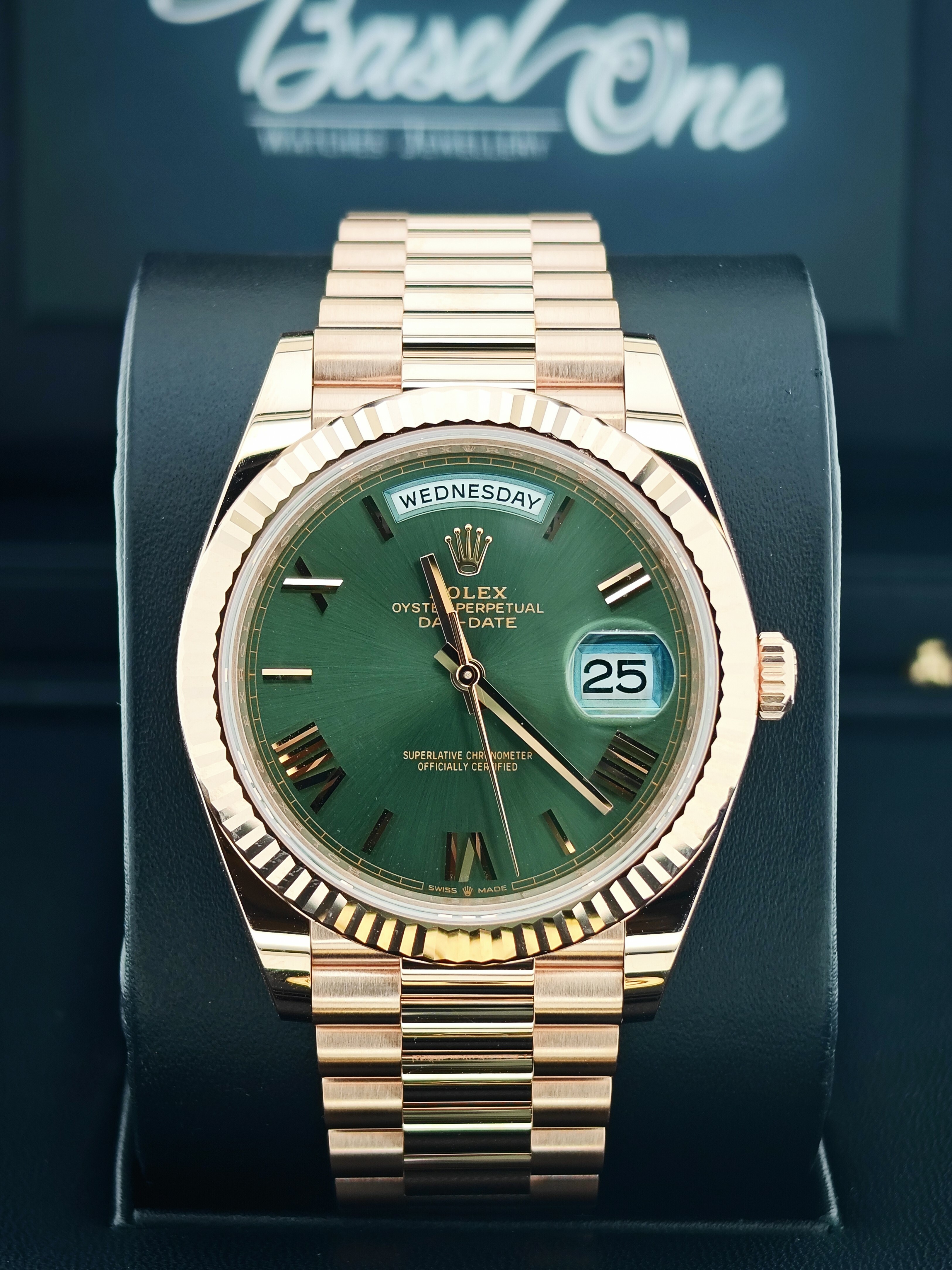 BRAND NEW ROLEX 228235 DAY DATE ROSE GOLD GREEN ROMAN 40mm