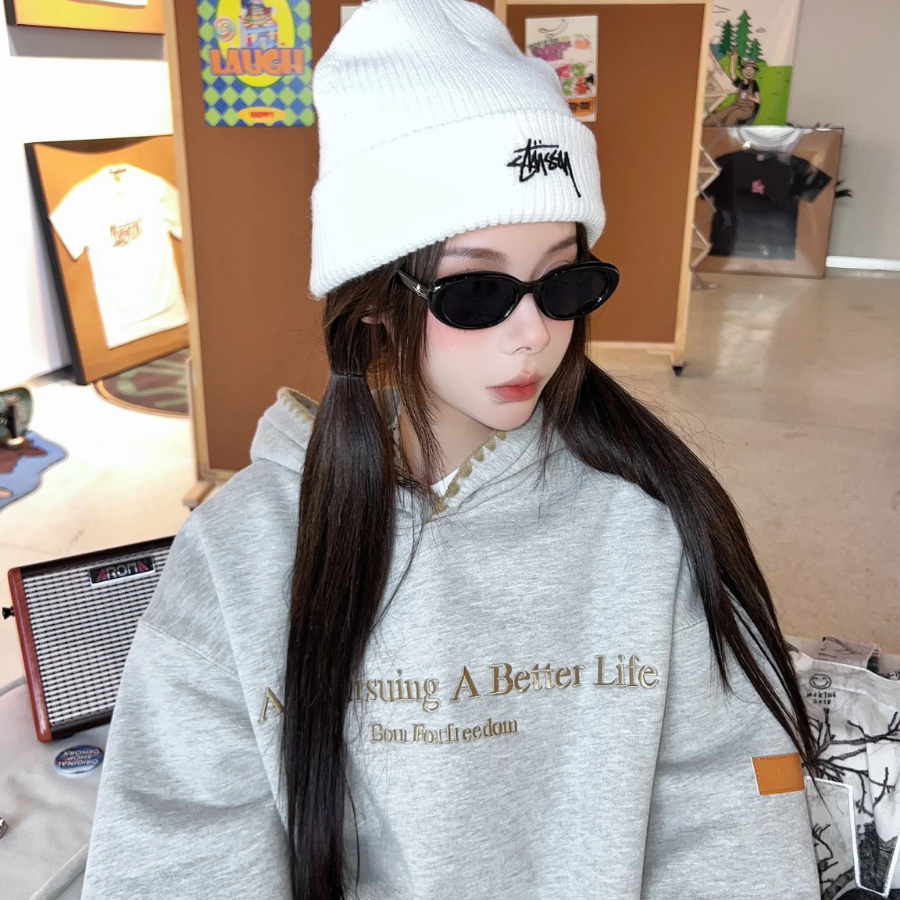 【NICE 歐美日韓代購】24SS STUSSY 美國潮牌🇺🇸刺繡字母LOGO貼紙 針織毛帽 帽子 禦寒 經典