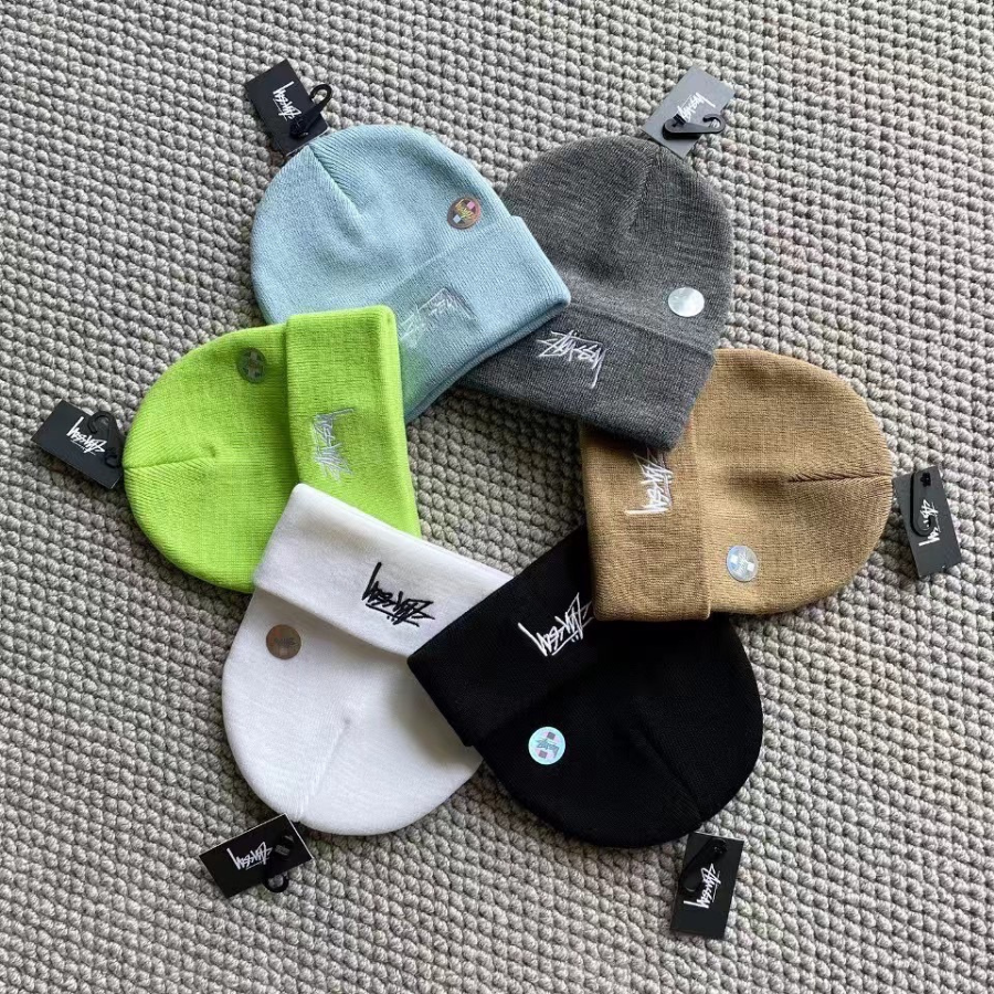 【NICE 歐美日韓代購】24SS STUSSY 美國潮牌🇺🇸刺繡字母LOGO貼紙 針織毛帽 帽子 禦寒 經典