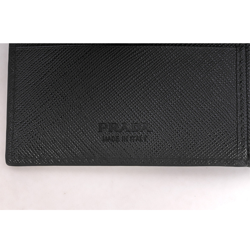 【PRADA】銀字Logo 防刮皮革對開零錢袋短夾(黑色)2MO738 2FPJ F0002