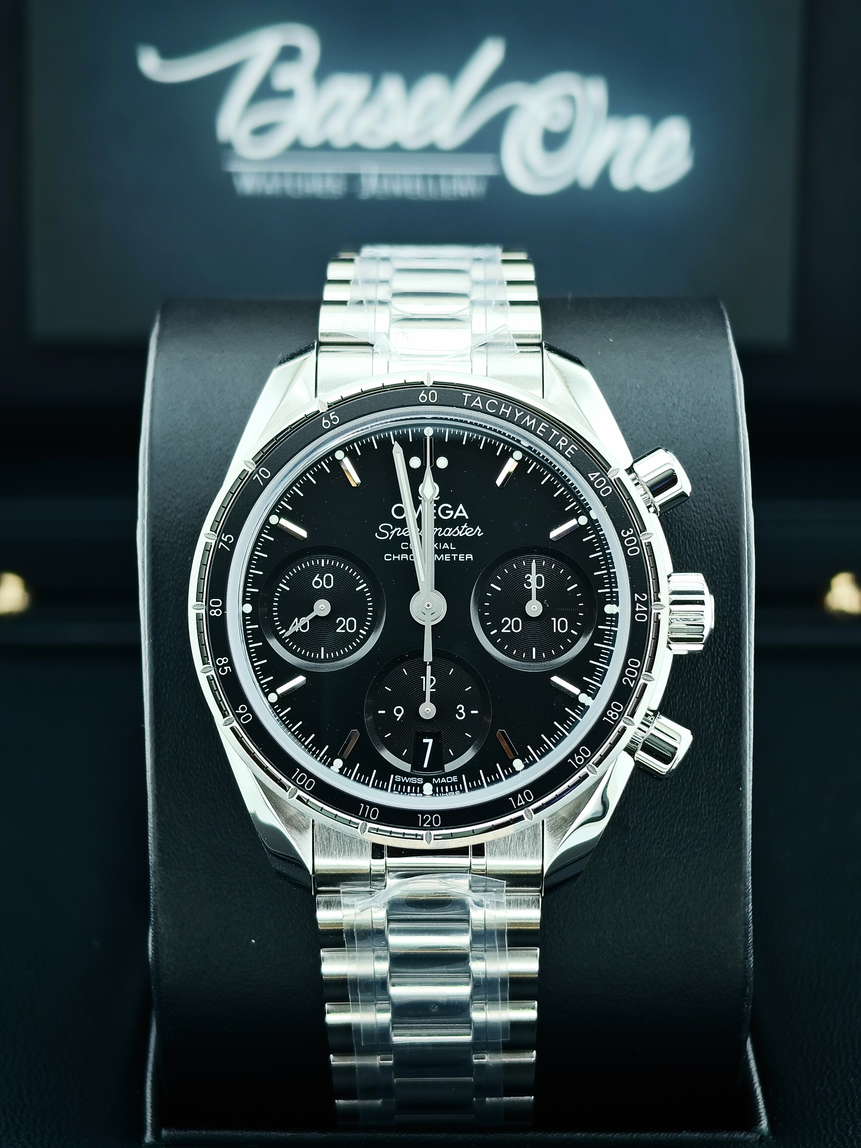 BRAND NEW OMEGA 324.30.38.50.01.001   32430385001001  SPEEDMASTER 38 BLACK DIAL STEEL CHRONOMETER 38mm