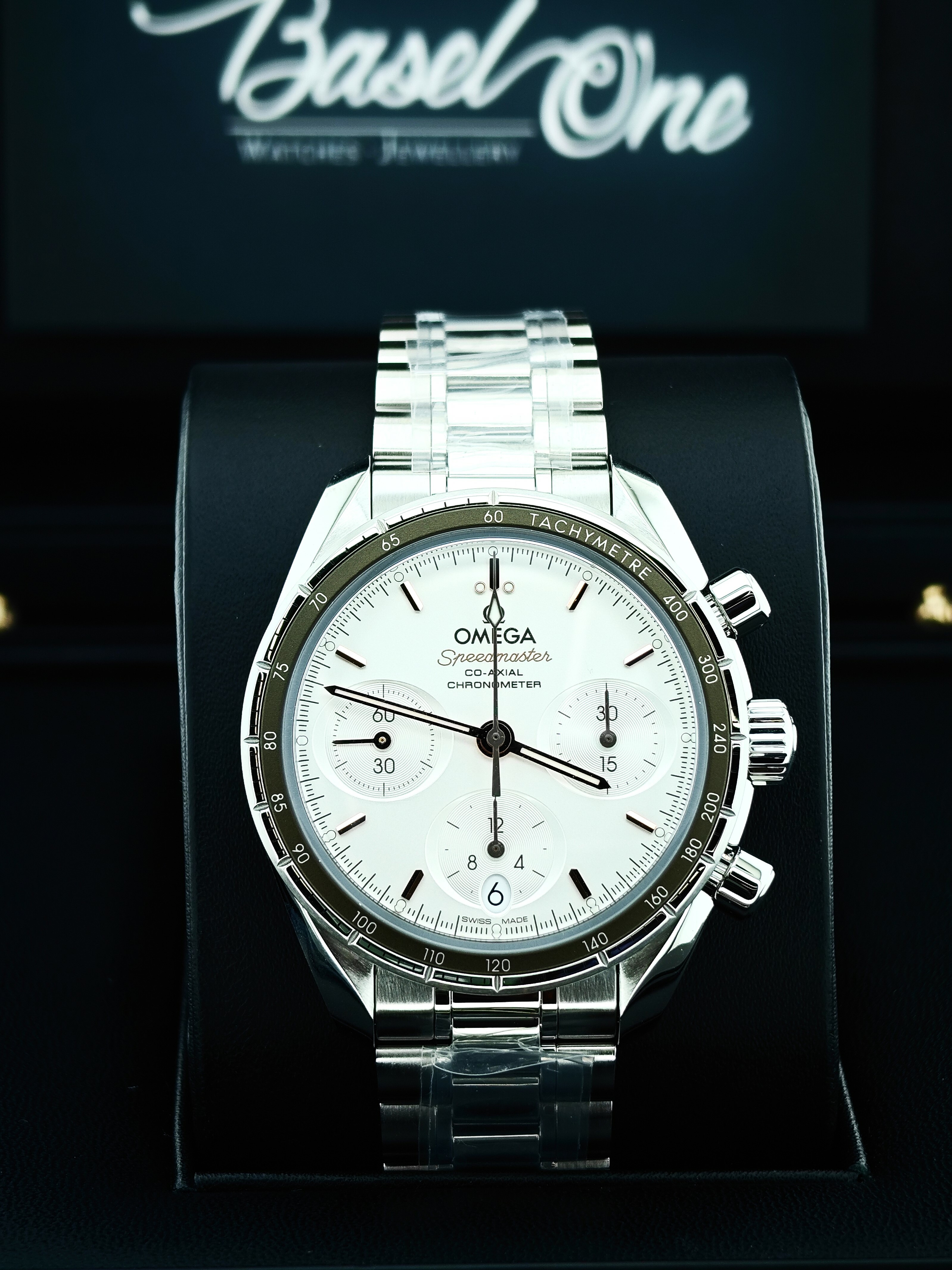 BRAND NEW OMEGA SPEEDMASTER 38 white DIAL STEEL 324.30.38.50.02.001 32430385002001 38 MM