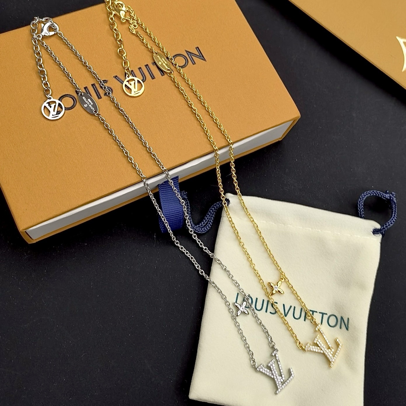 18k lv老花字母”水鑽單花高奢定製項鍊三色2.0