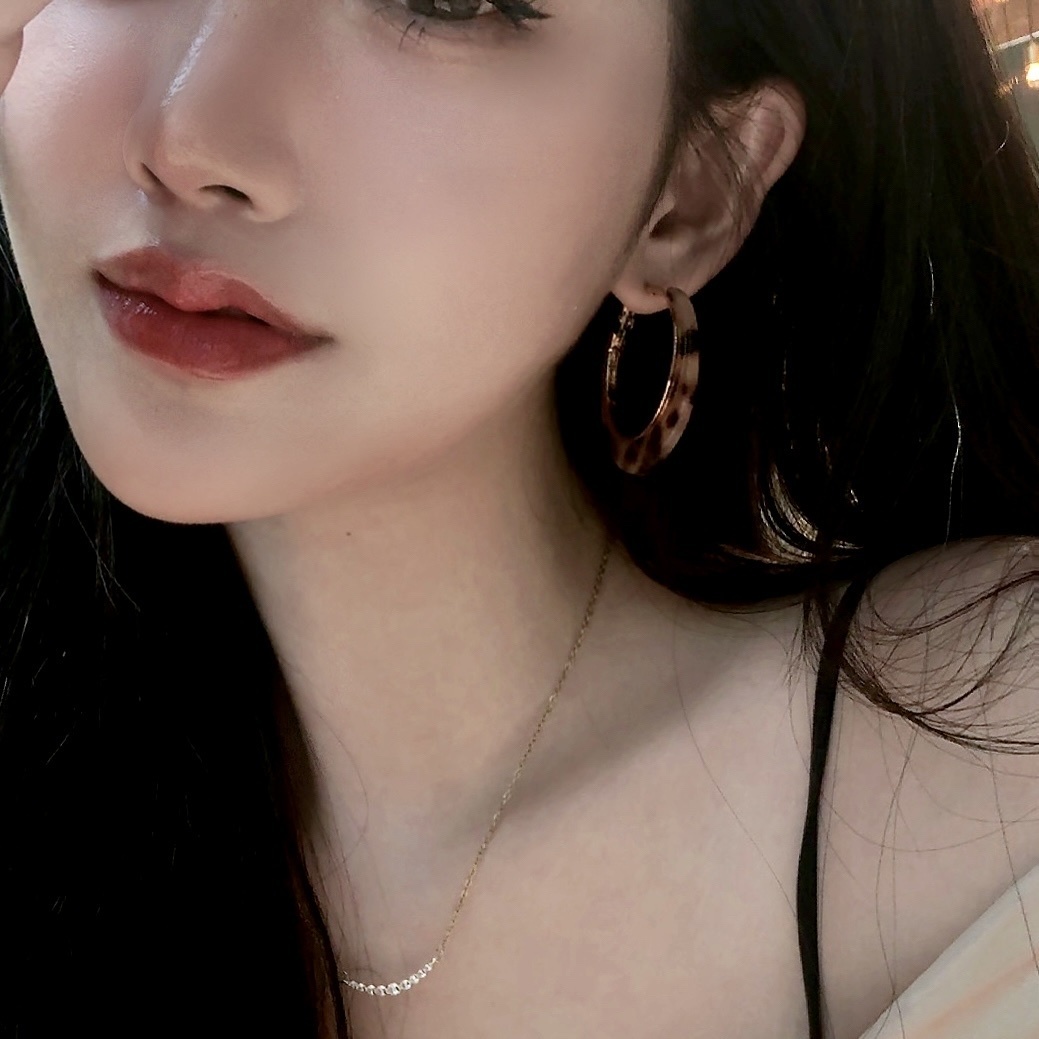 GY鑲金豹紋時髦耳釦釘大圈