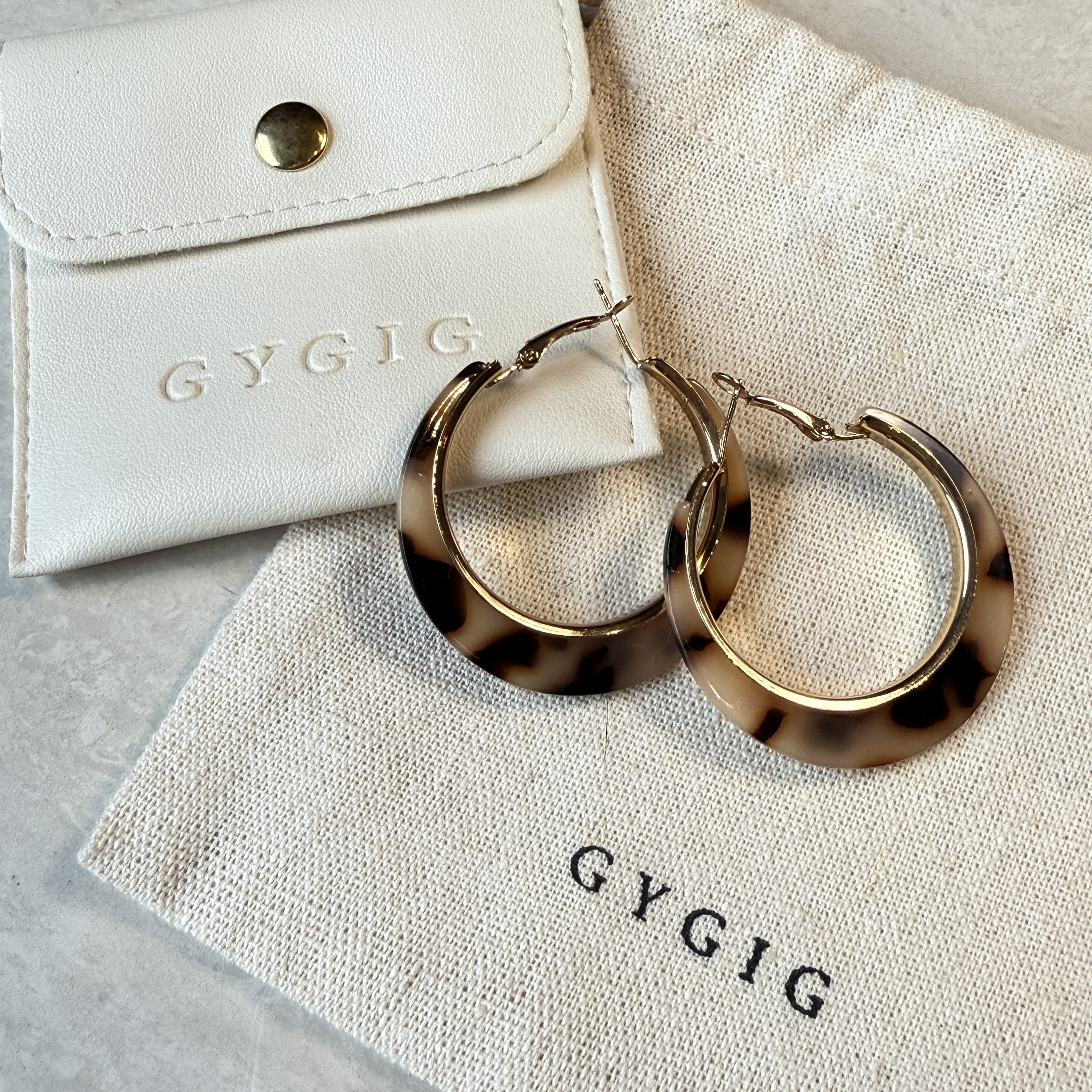 GY鑲金豹紋時髦耳釦釘大圈