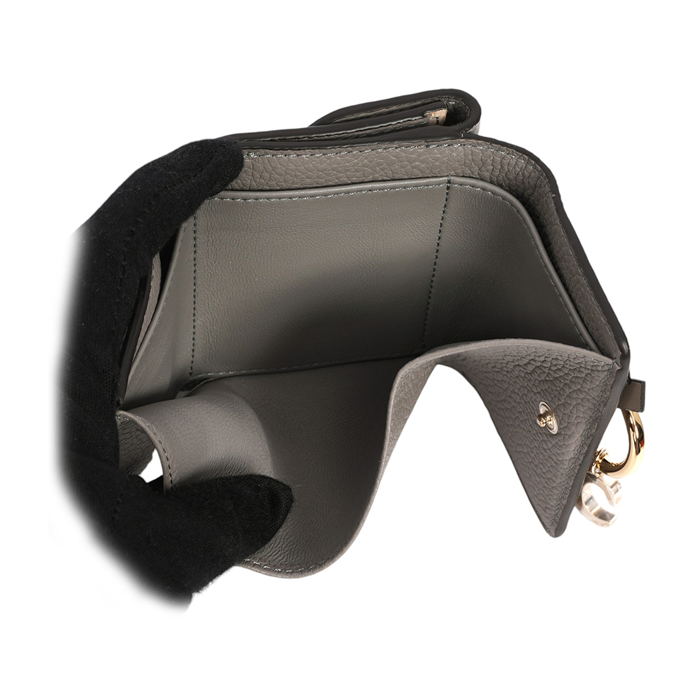 【CHLOE'】Alphabet C Logo 牛皮迷你三折短夾(羊絨灰)CHC21WP946F57 053