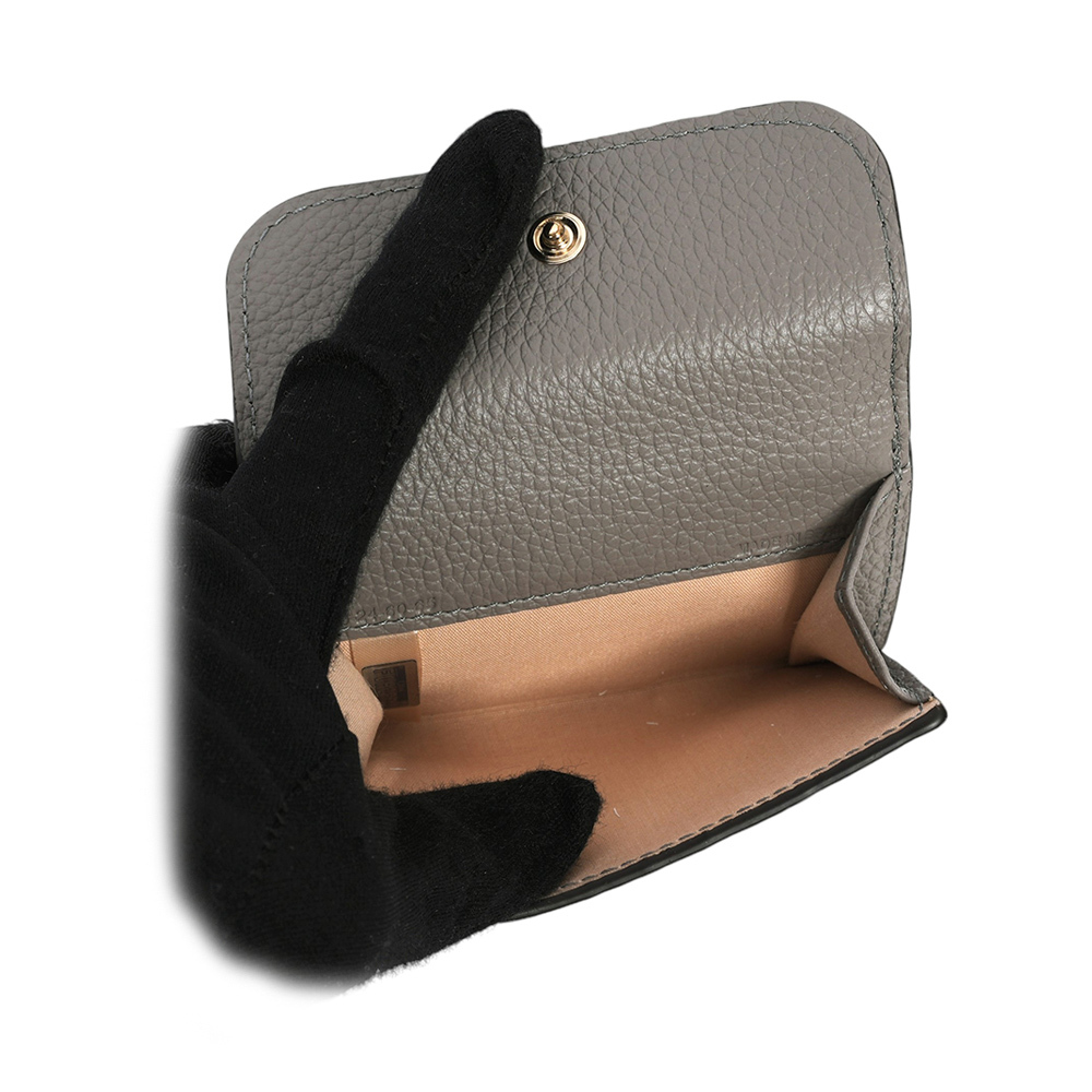 【CHLOE'】Alphabet C Logo 牛皮迷你三折短夾(羊絨灰)CHC21WP946F57 053