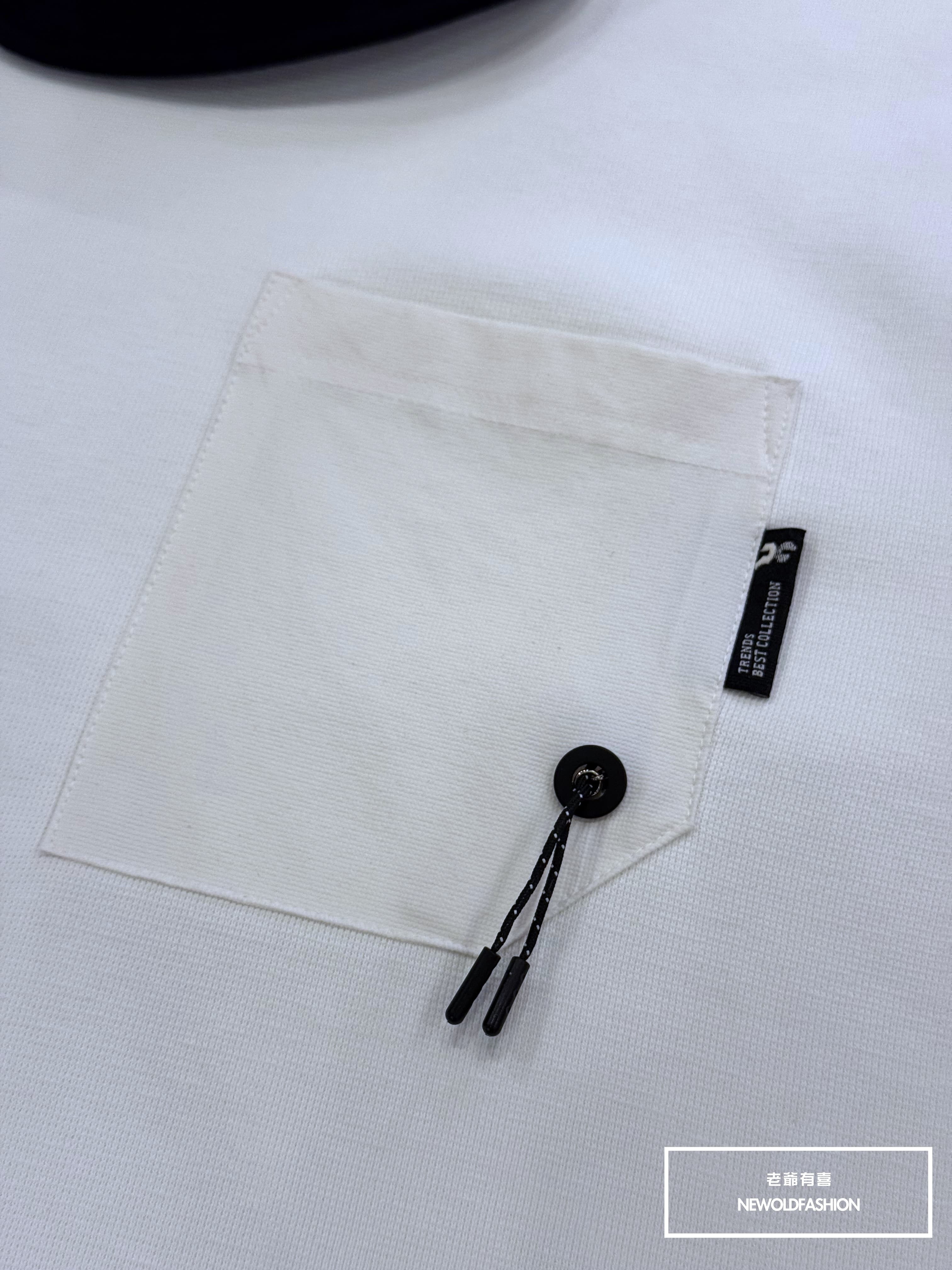 『新品上市』重磅黑標口袋織紋大學T-白(NOF2409F2620)