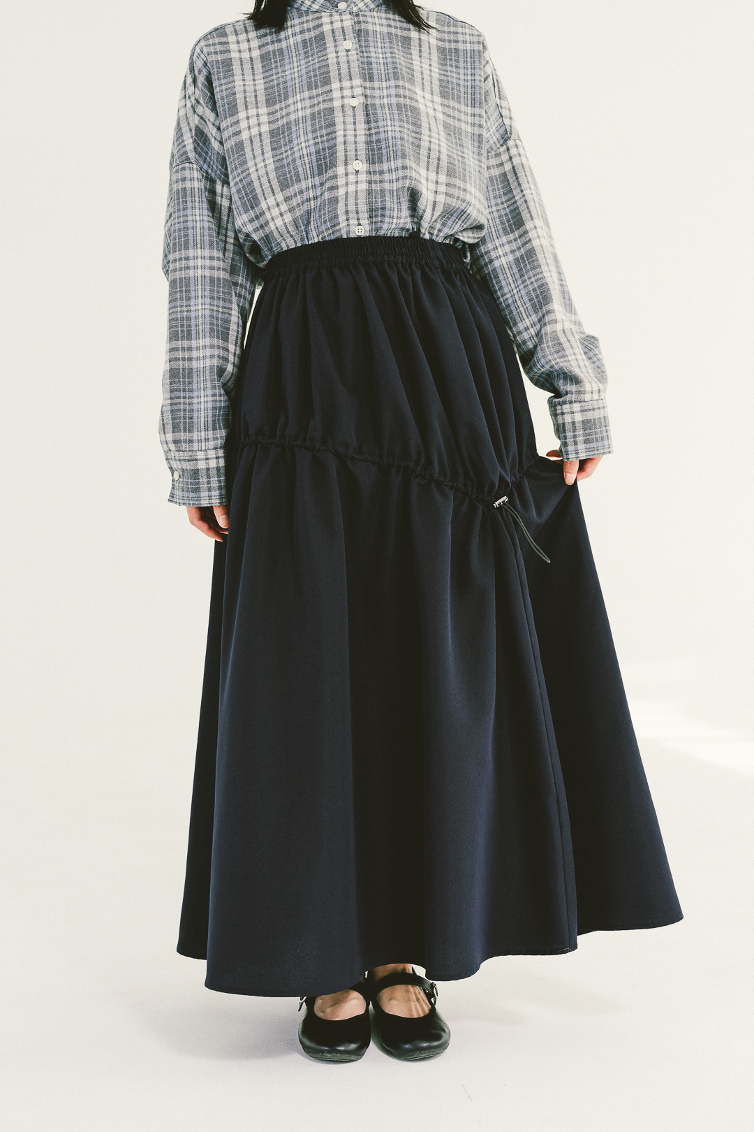 悠閒漫步！斜抽繩A字裙(兩色-黑藍)