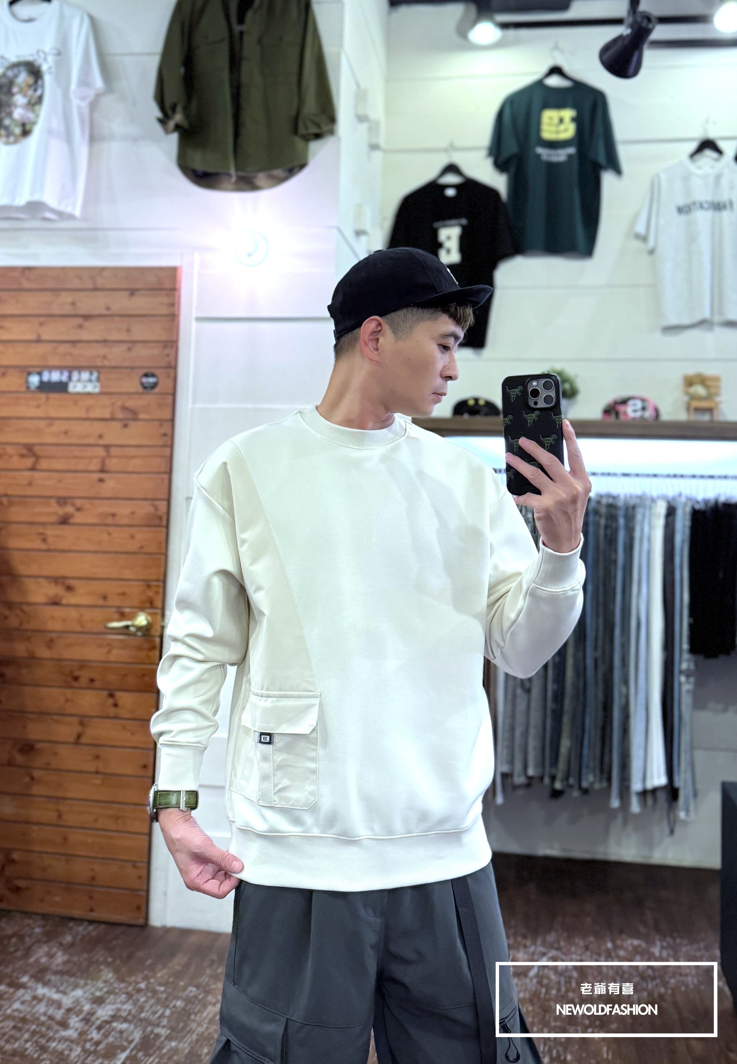 『新品上市』重磅斜拼接織帶口袋大學T-米(NOF24093112)