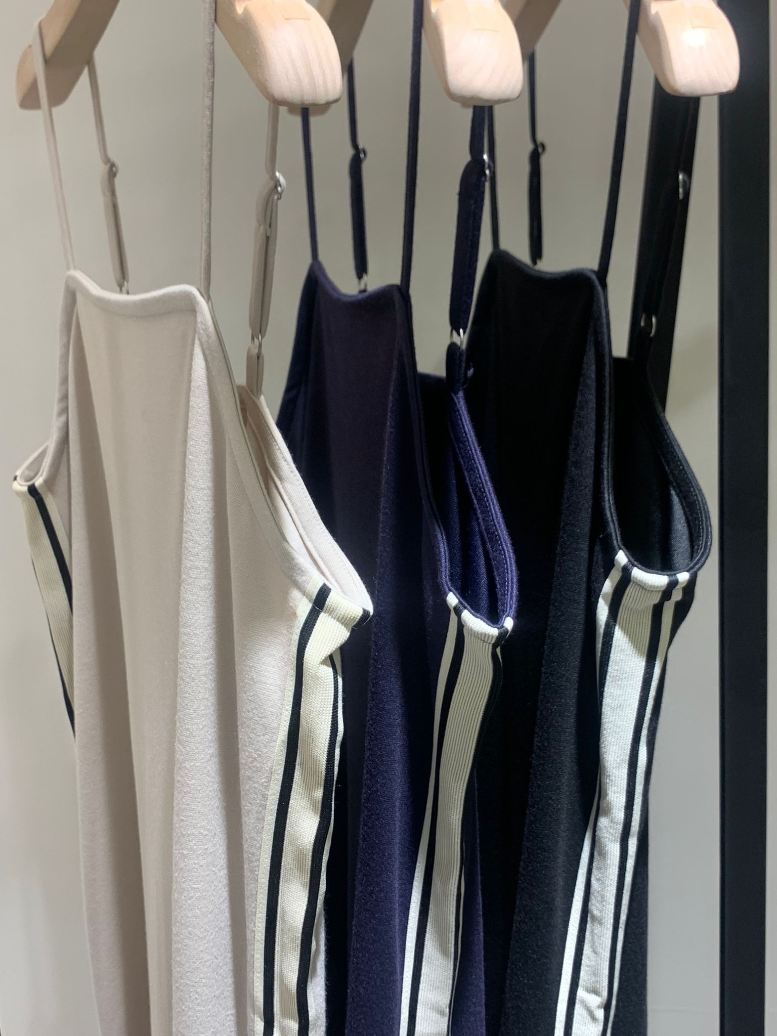 運動風平口領吊帶裙 - OP43288