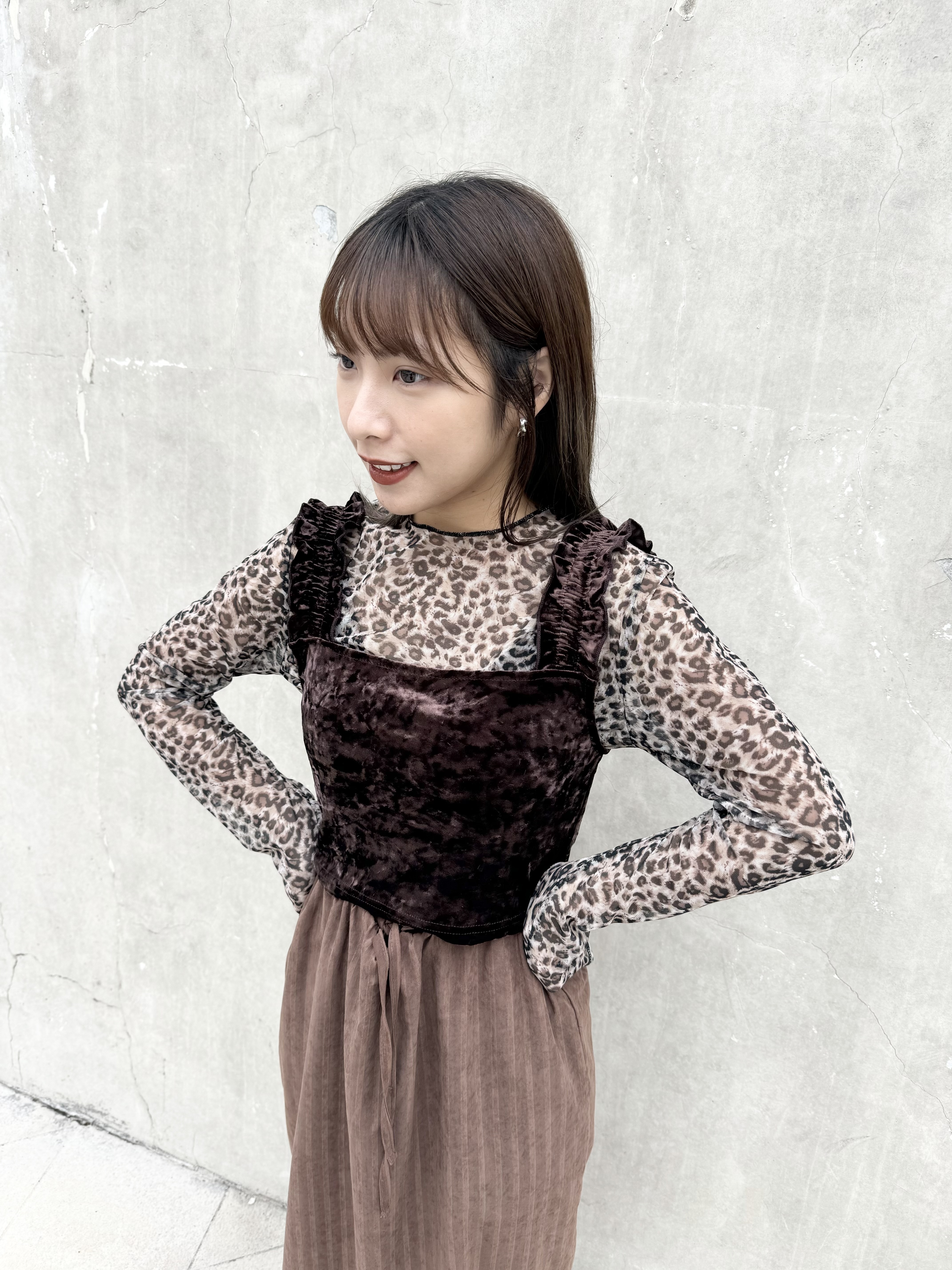 絨面RUFFLE肩帶TOP (BROWN)