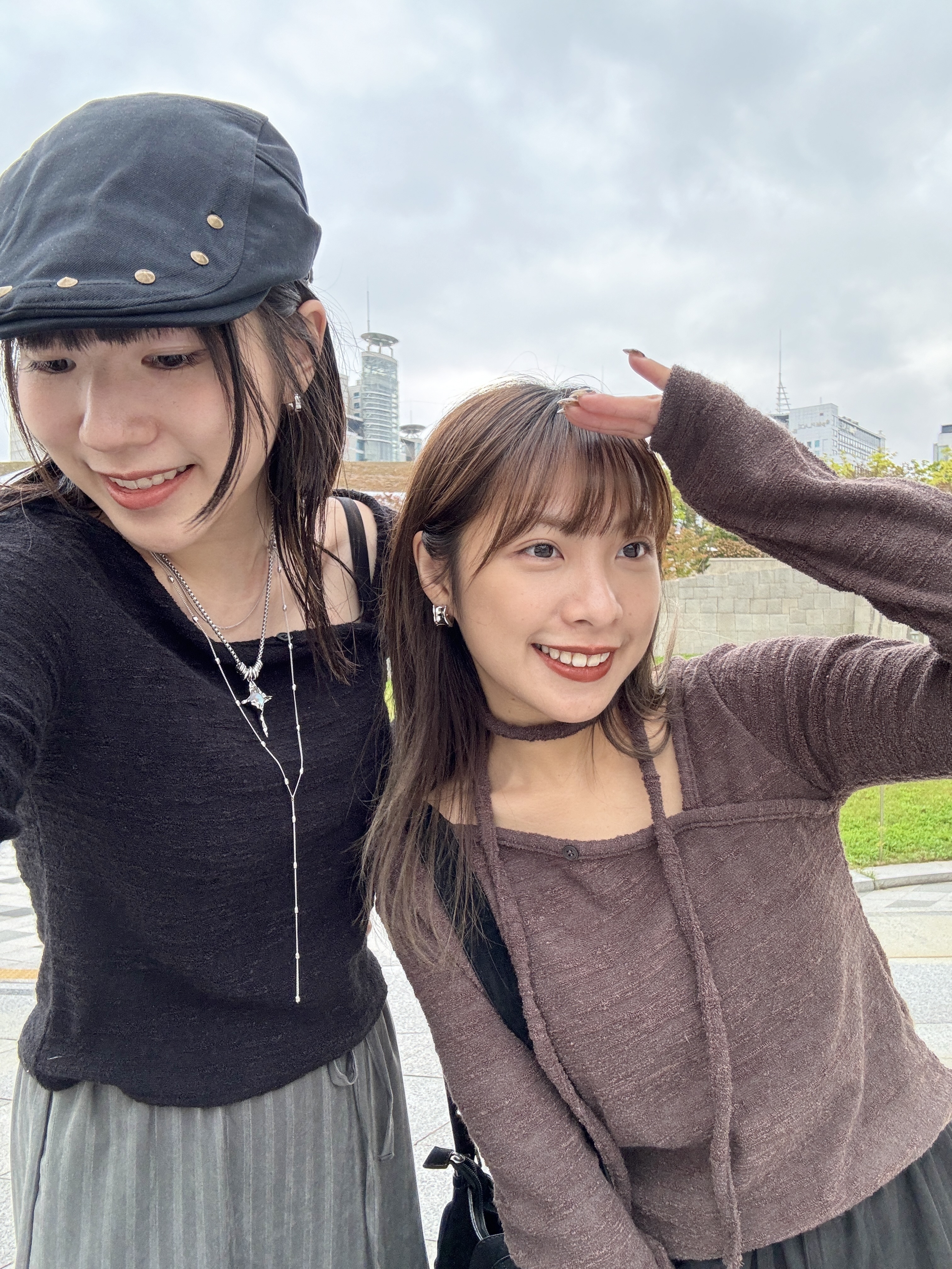 斜肩配頸帶TOP (BLACK/WHITE)