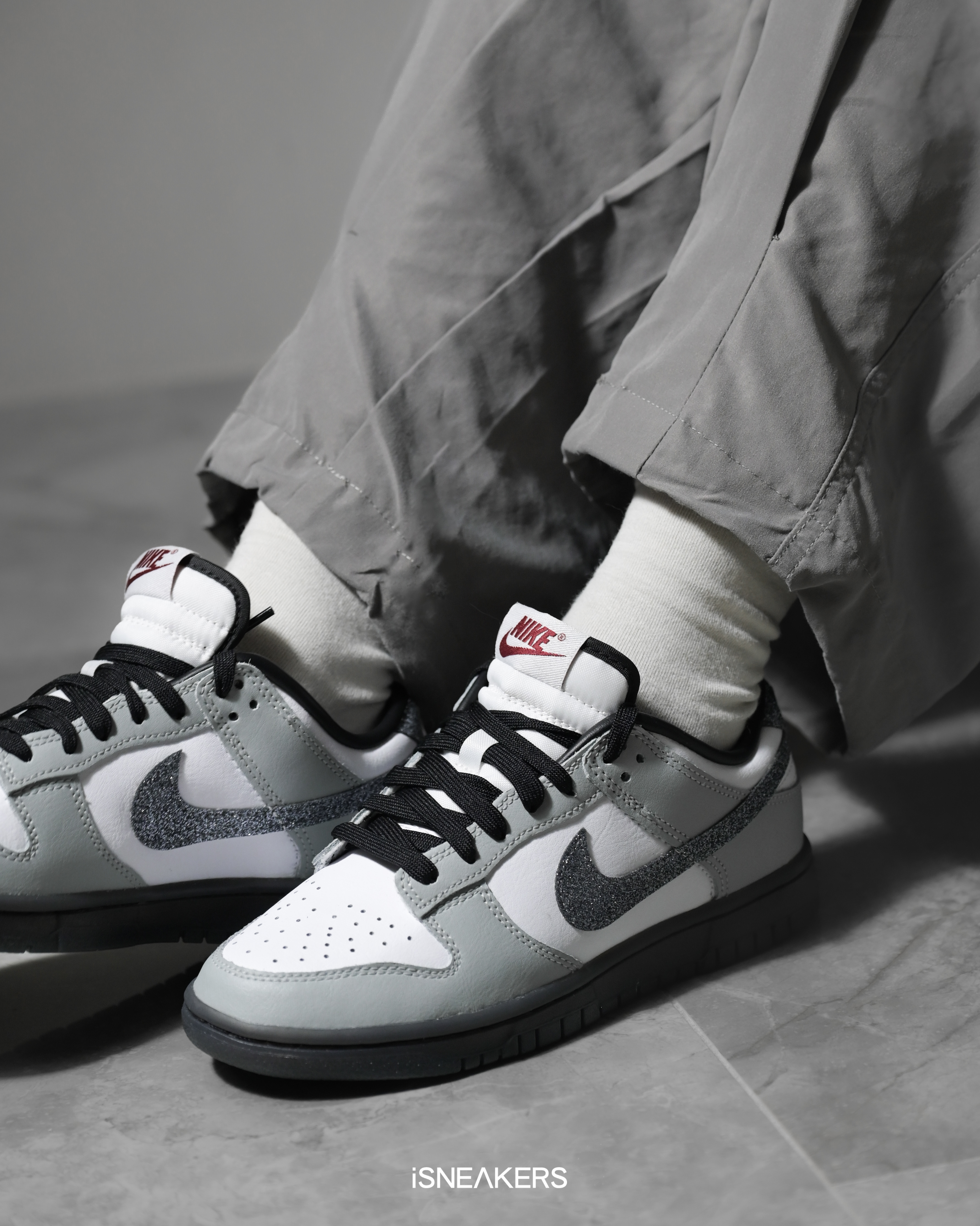 iSNEAKERS｜Nike Dunk Low "Glitter Swoosh" 仙女灰白 HQ3462-191