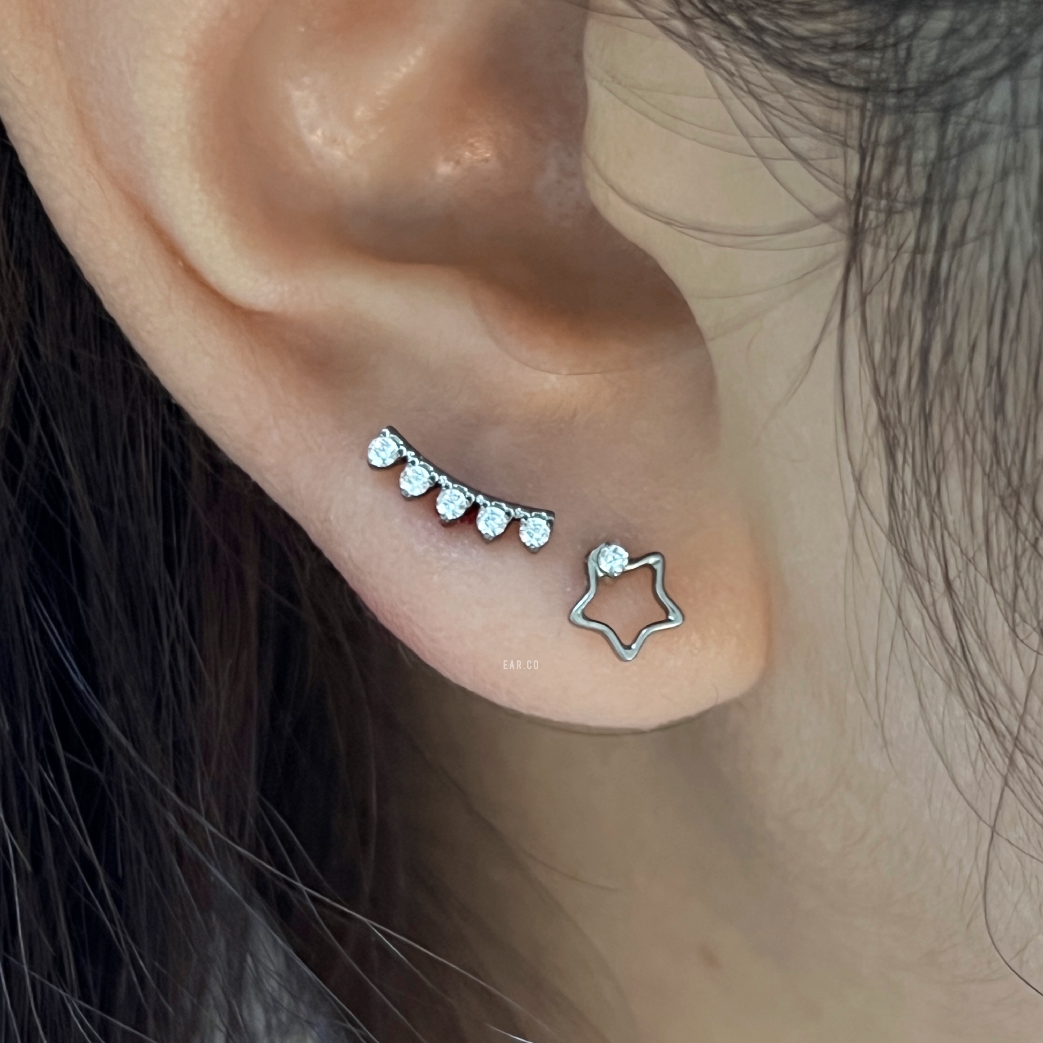 弧形一排閃石平頭耳門/耳珠/耳骨釘 [G23 Titanium]