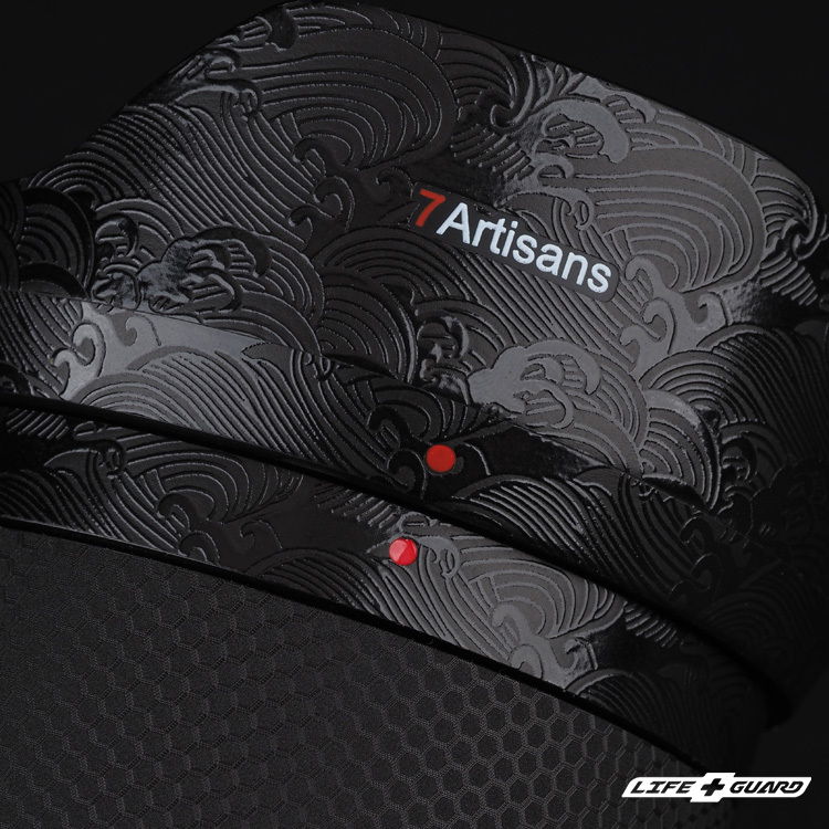 海浪黑貼膜質感特寫，LIFE+GUARD 設計風格