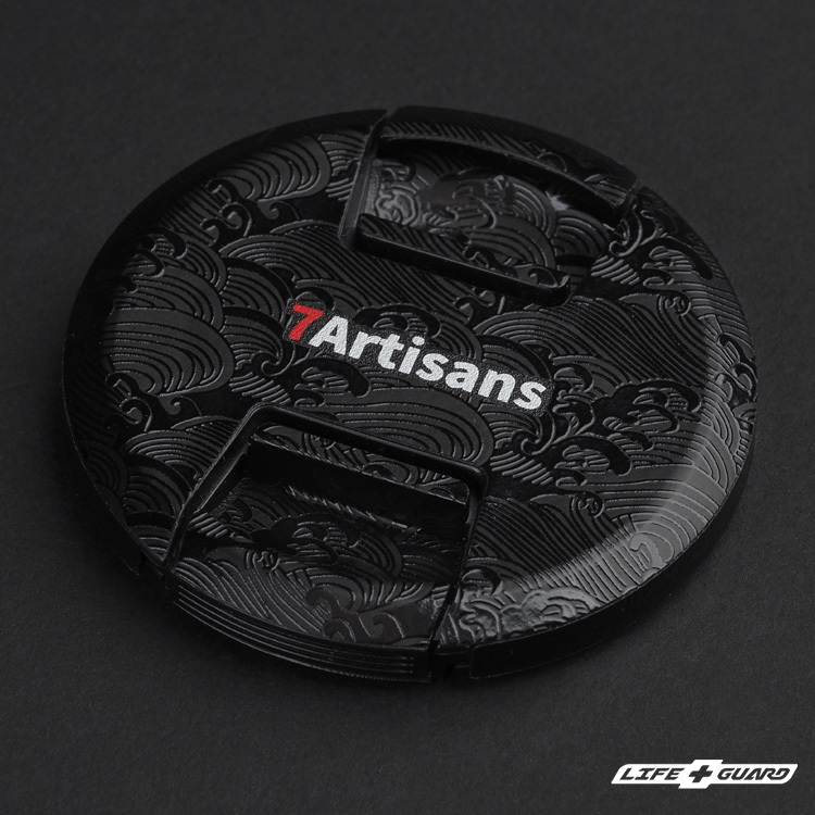 海浪黑貼膜質感特寫，LIFE+GUARD 設計風格