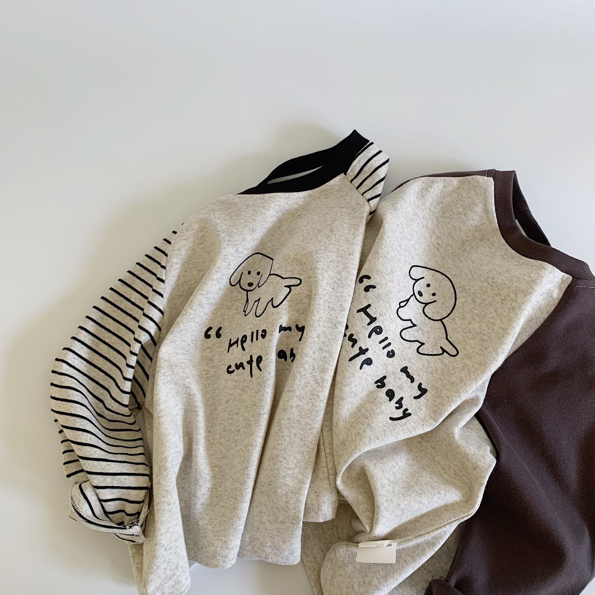 撞色袖狗勾上衣