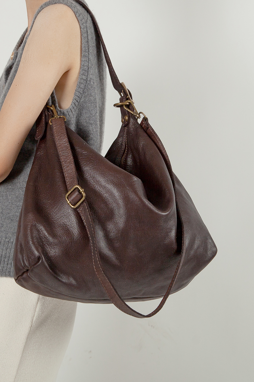 Ana 極簡方型側背包 咖啡