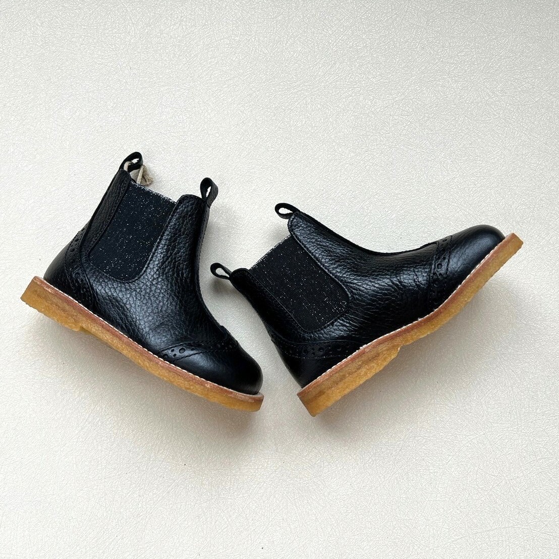 ANGULUS 經典切爾西雕花靴 Chelsea boot with brogue lace pattern 黑