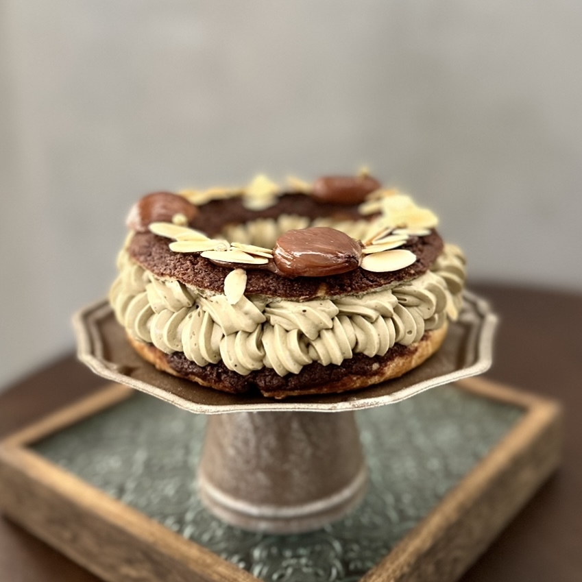 煙繞 · 焙茶花圈泡芙