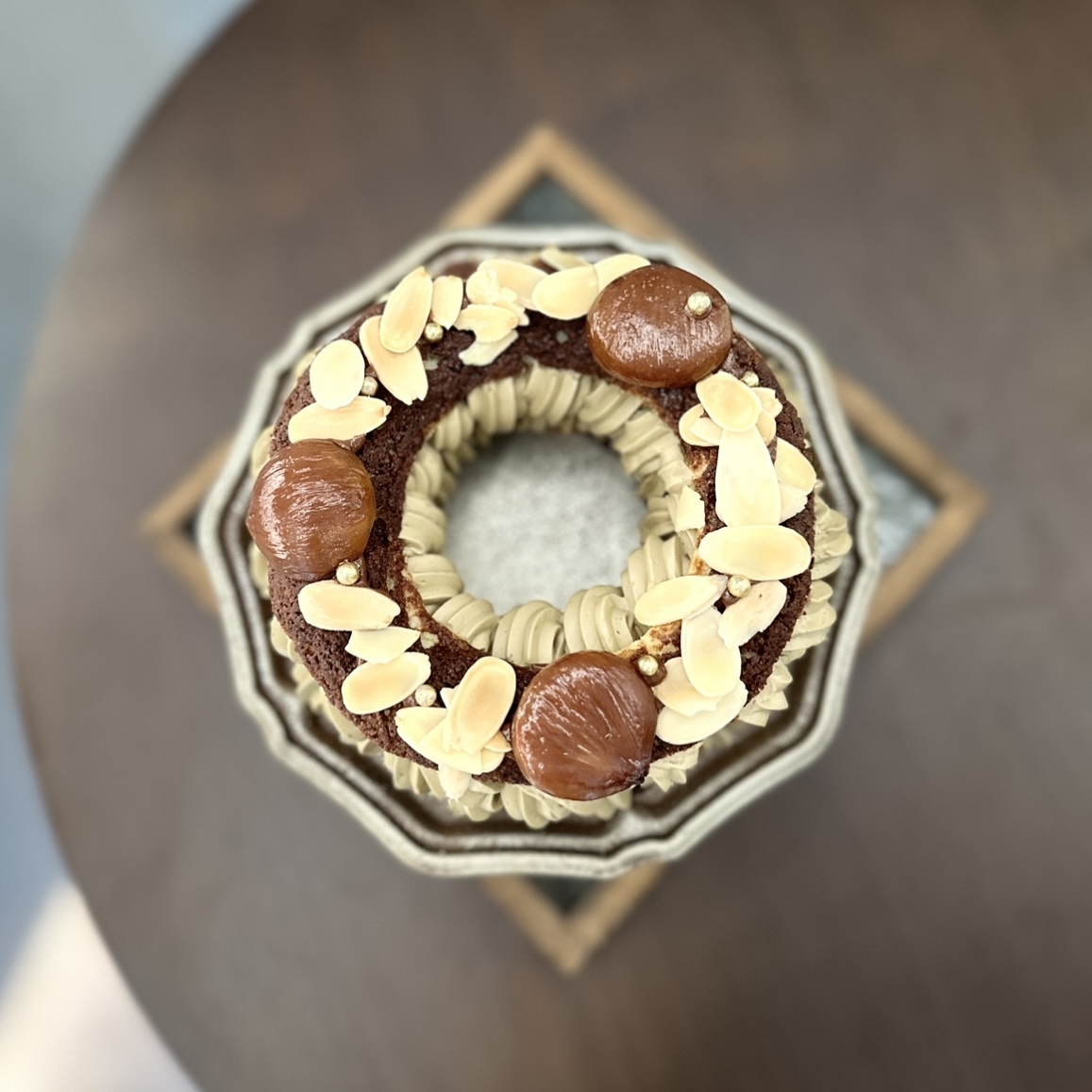 煙繞 · 焙茶花圈泡芙