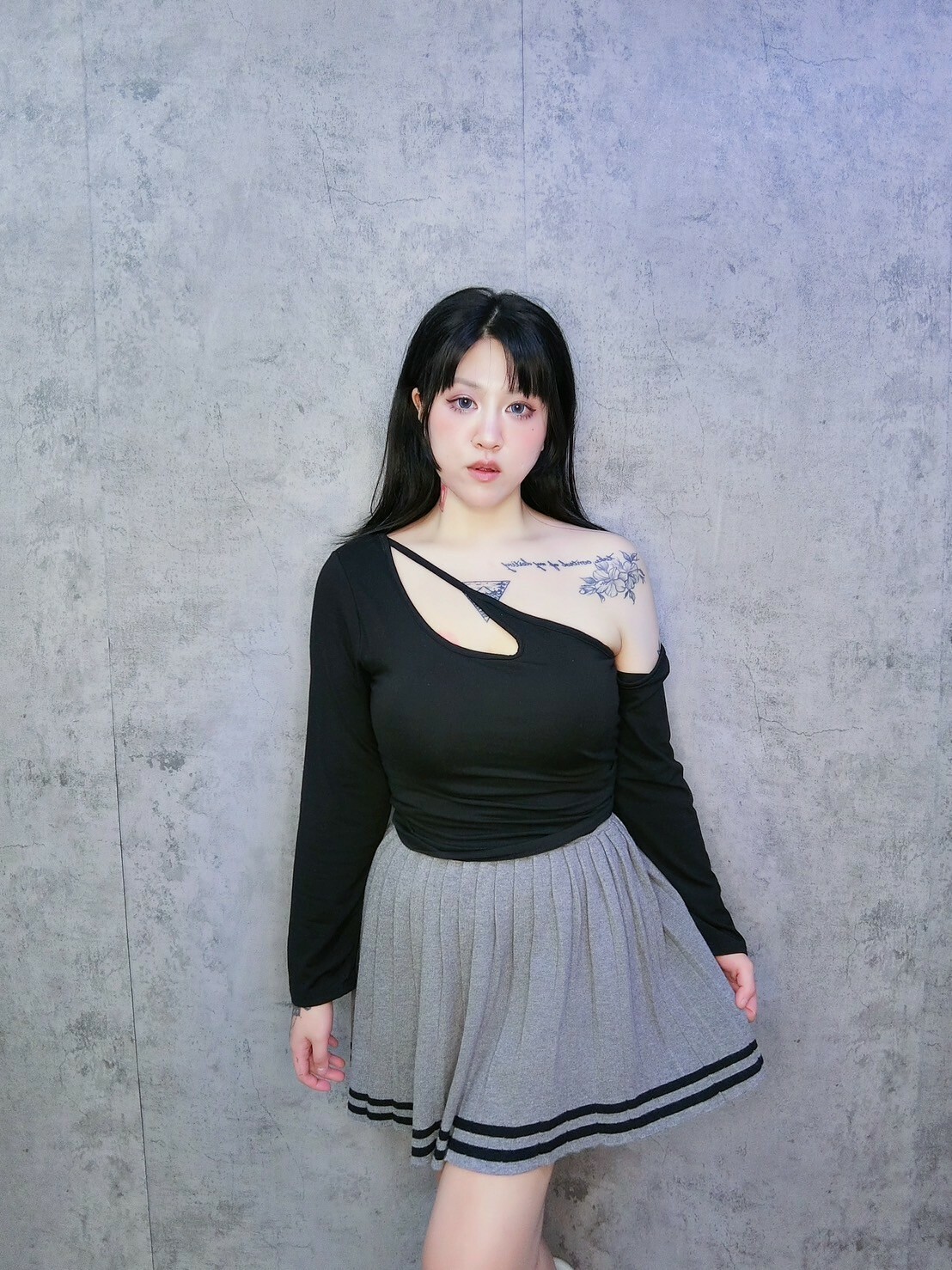 颯姊水滴型不規則性感上衣