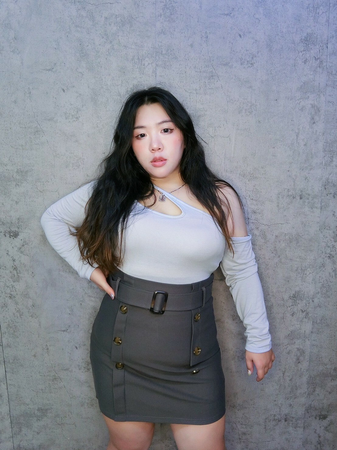 颯姊水滴型不規則性感上衣