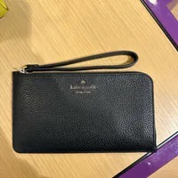[S] KATE SPADE KE574 LUCY PEBBLED LEATHER MEDIUM LZIP WRISTLET,BLACK, 196021344879 (SKS1407)