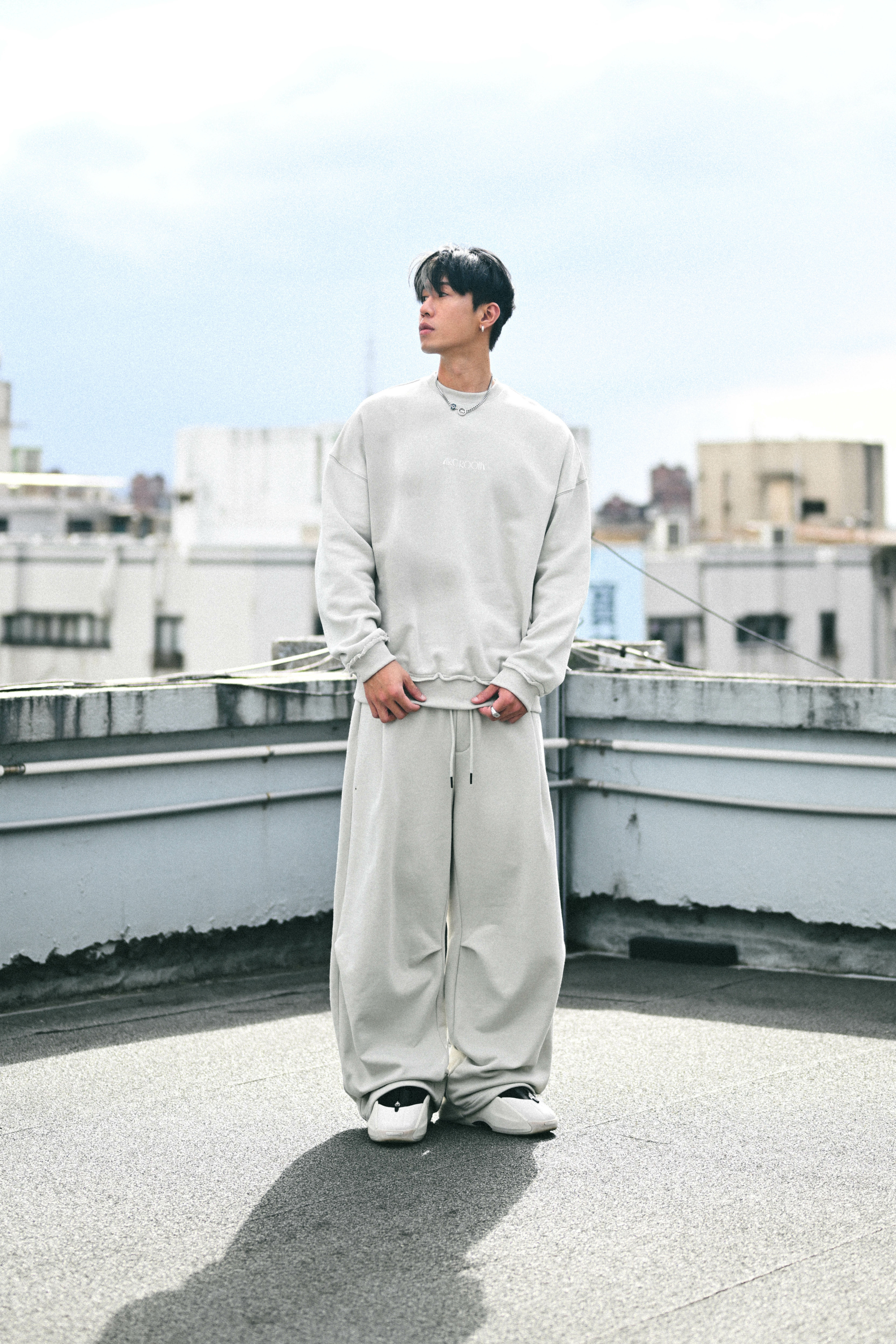 ARC CHARM SWEATPANTS - GREY