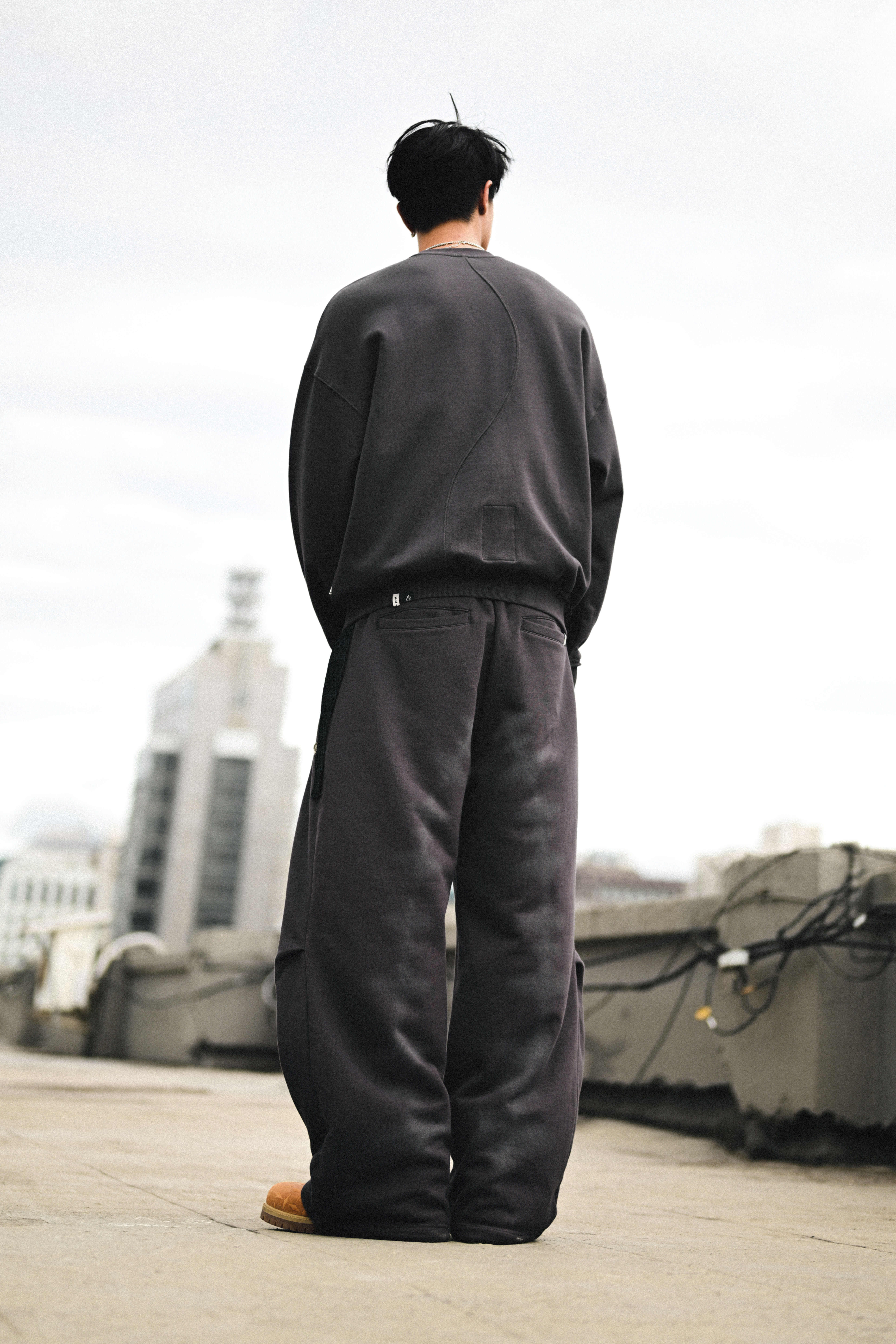 ARC CHARM SWEATPANTS - CHARCOAL