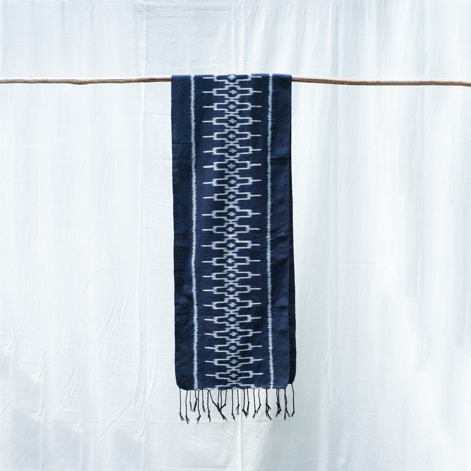 Ikat 伊卡染織｜Phou Tai 藍染披肩｜ 寮國