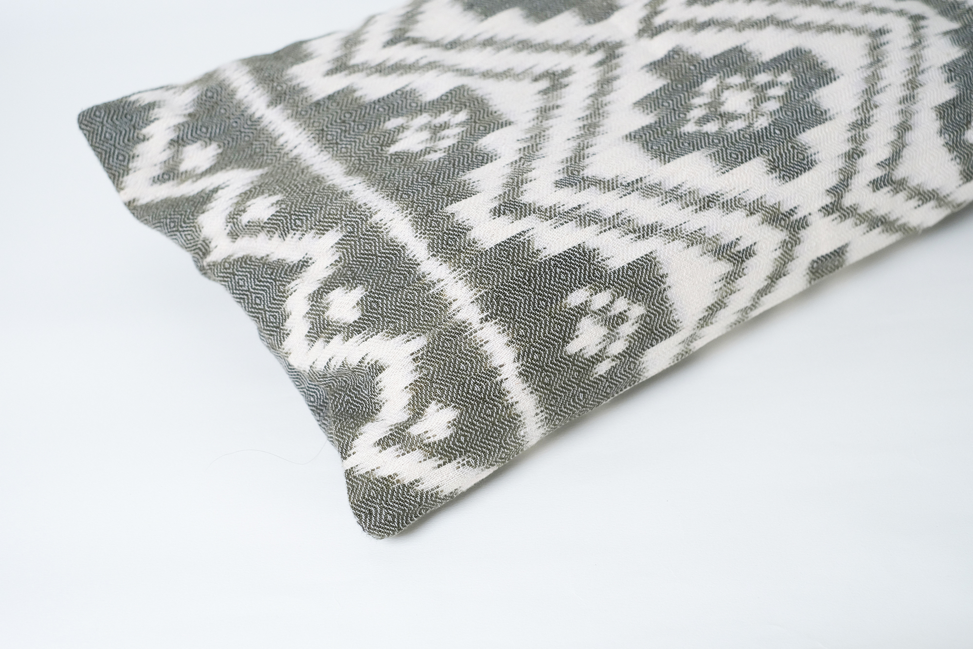 Ikat 伊卡染織｜Phou Tai 抱枕套｜ 寮國